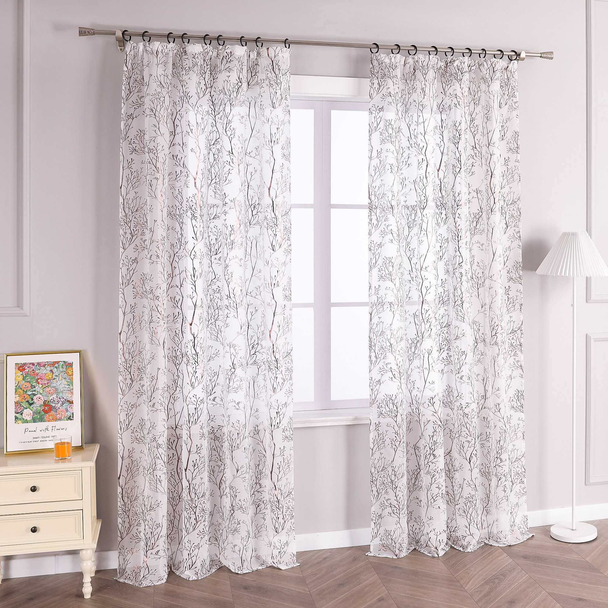 Luxuriöse Vorhänge mit vergoldetem Zweigmuster mit Kräuselband