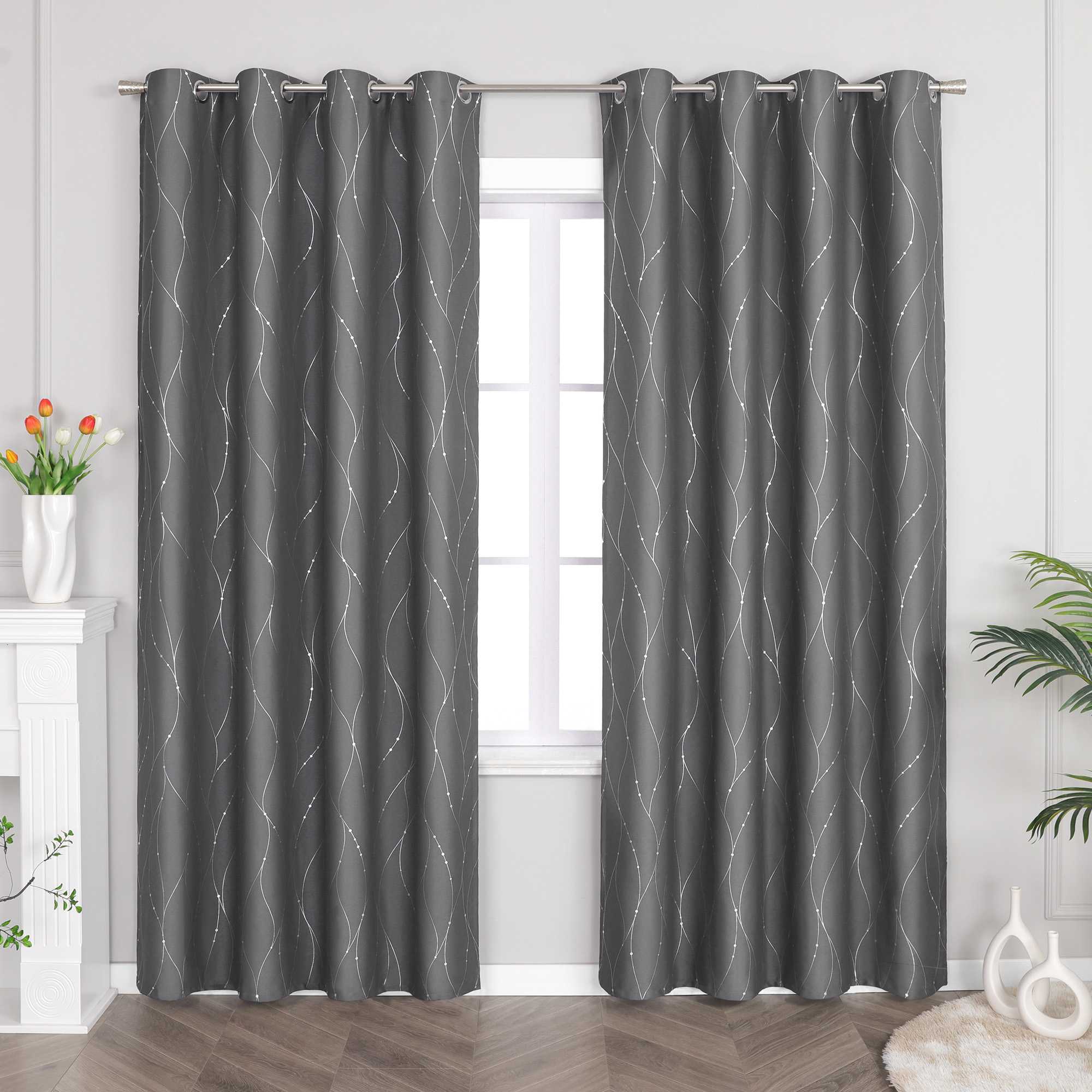 Verdunkelungsvorhang Ösenschal für Schlafzimmer mit silbernen Akzenten