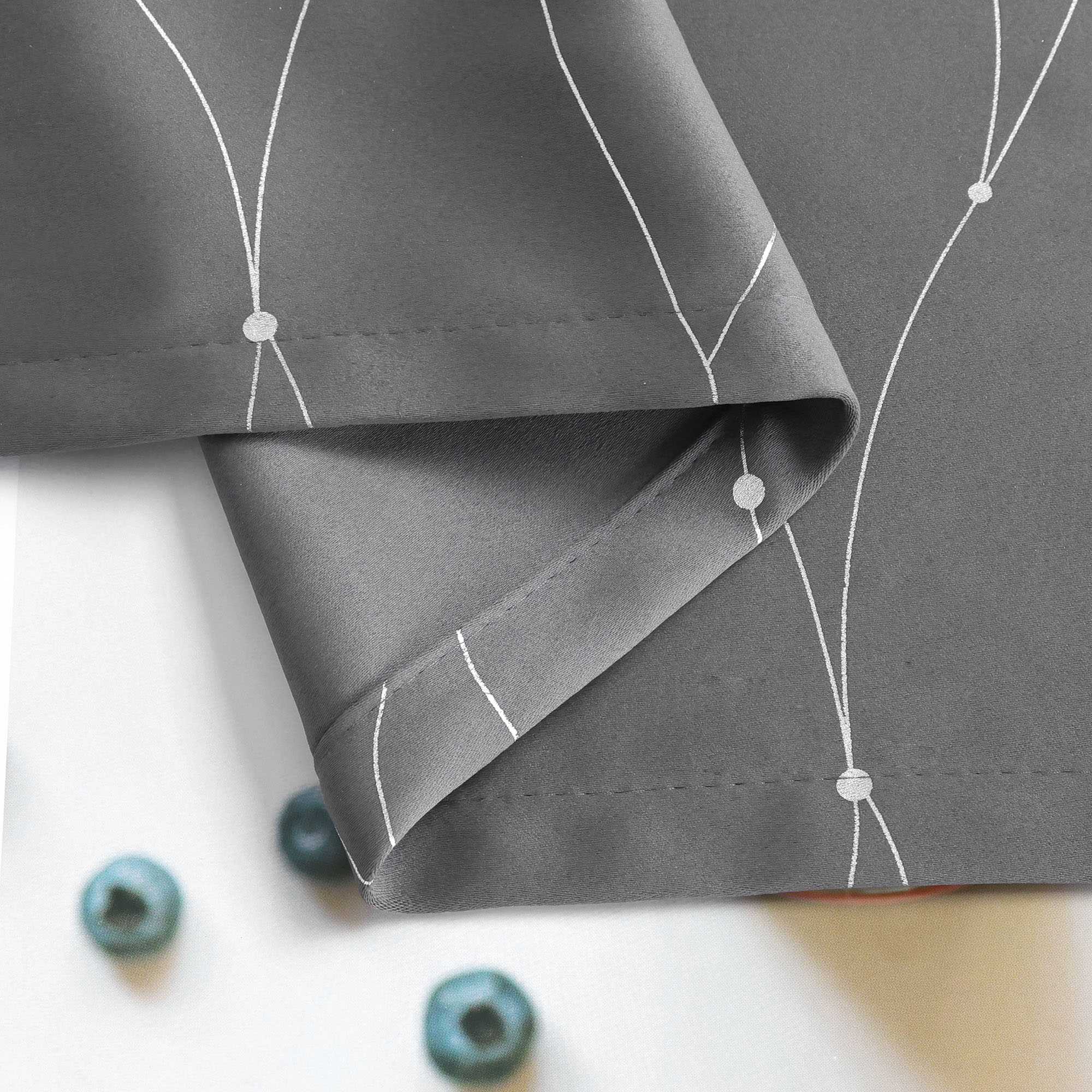 Verdunkelungsvorhang Ösenschal für Schlafzimmer mit silbernen Akzenten