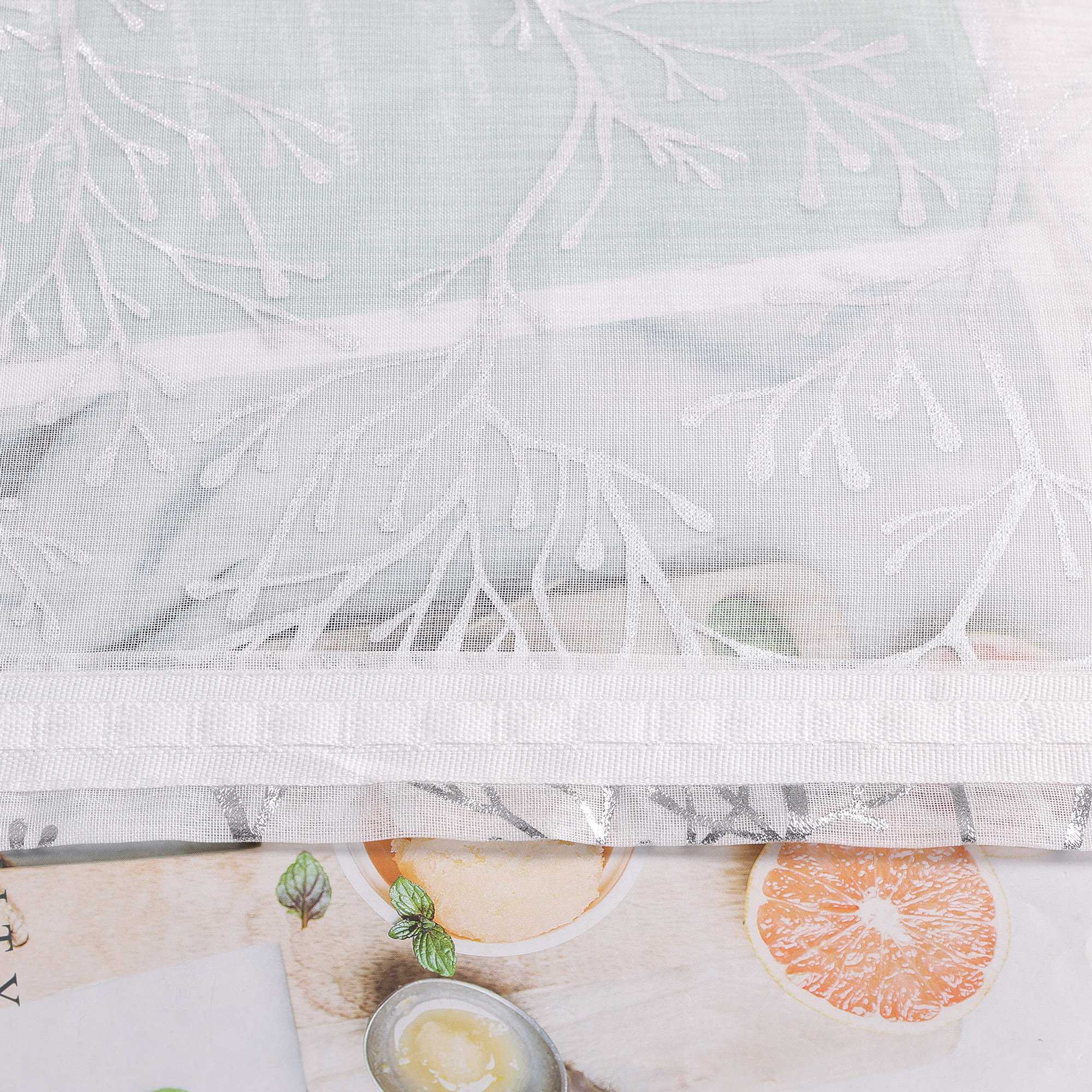 Luxuriöse Vorhänge mit vergoldetem Zweigmuster mit Kräuselband