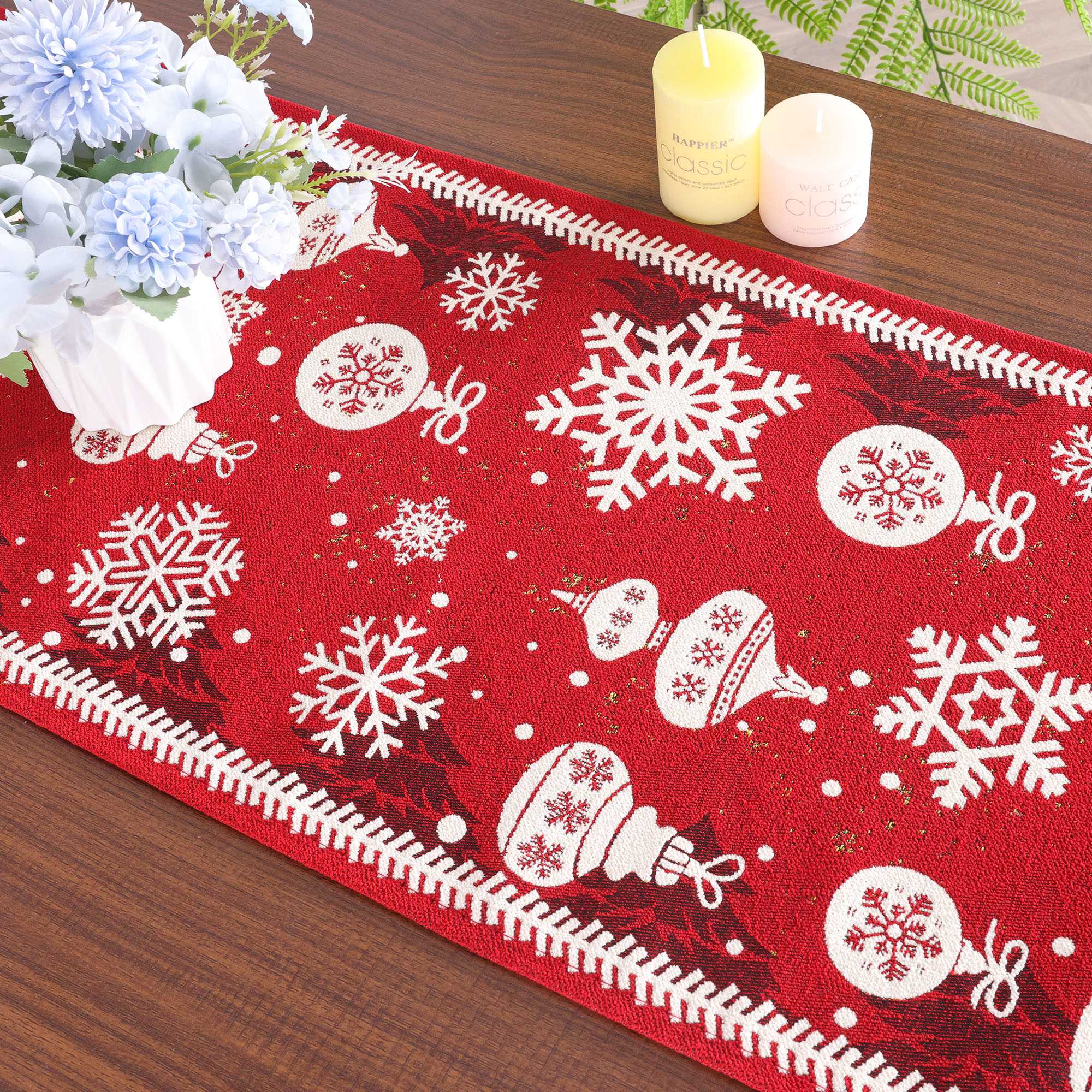 Festlicher Weihnachts Tischläufer mit weihnachtlicher Dekorationmuster