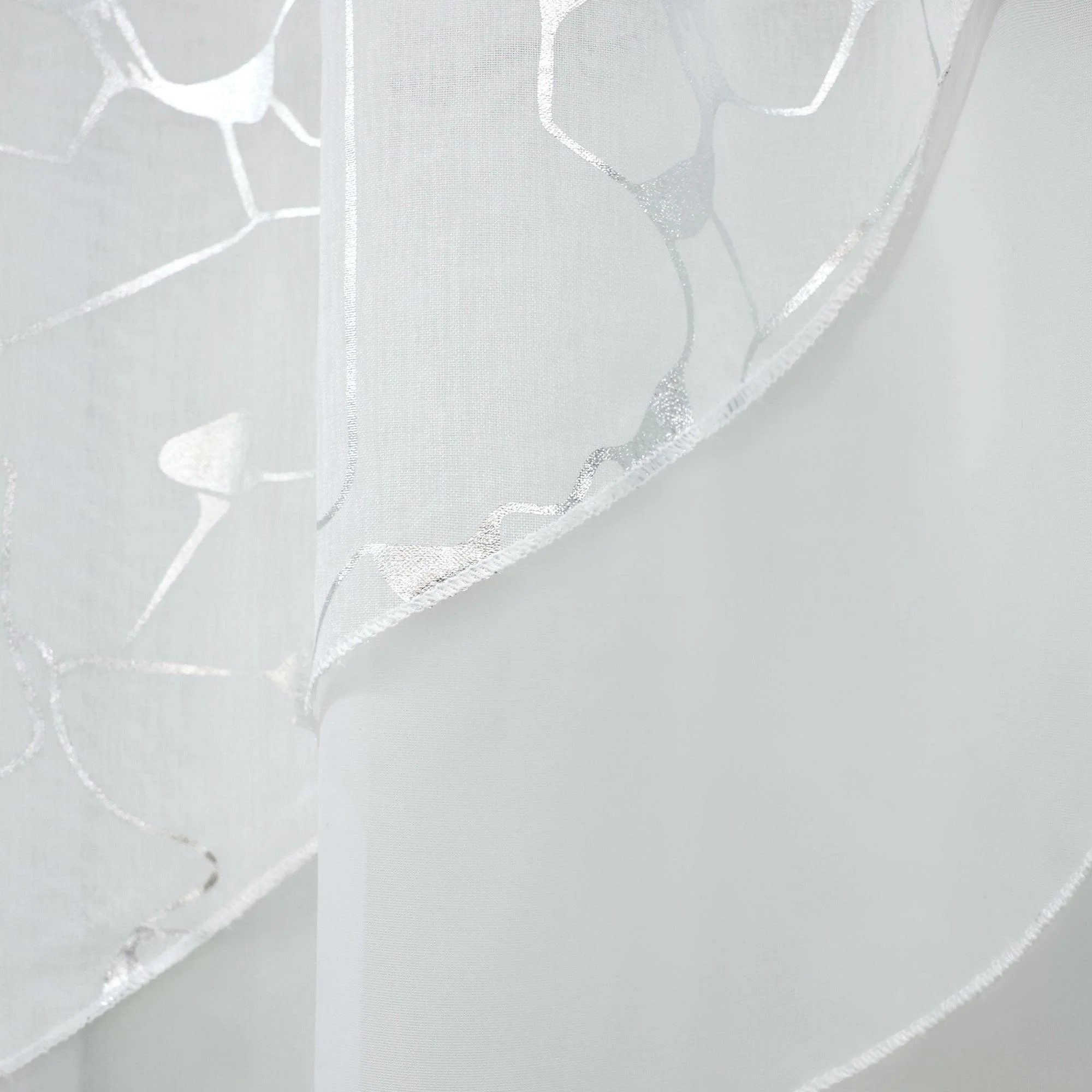 Scheibengardine durch Stangendurchzug doppelschichtige Küchengardinen mit silbernem Strukturdruck 2er Set