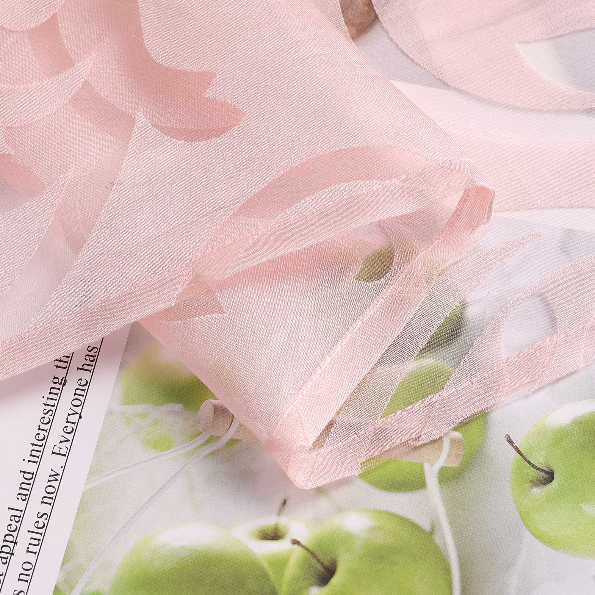 Transparente Vorhang mit Rankenmuster