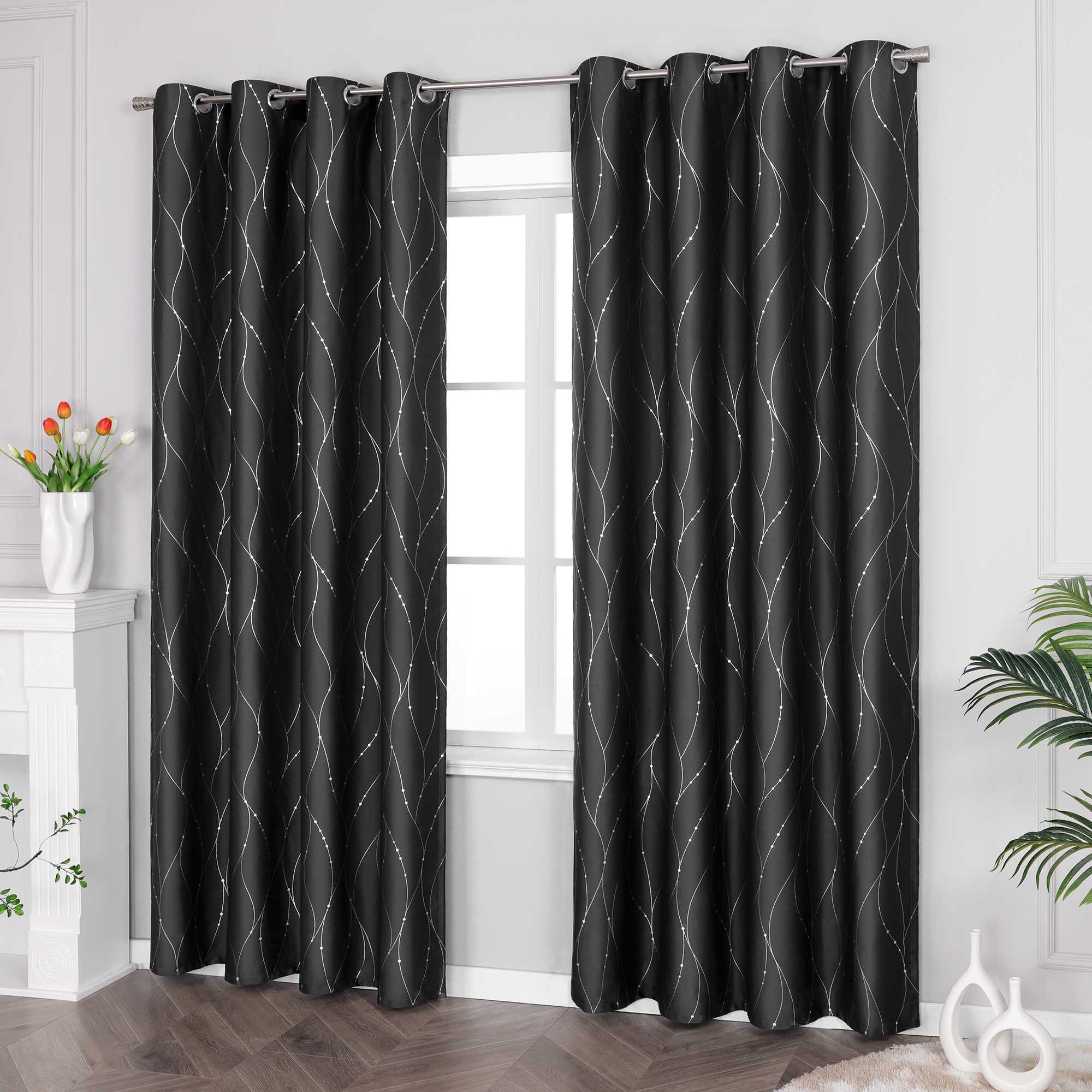 Verdunkelungsvorhang Ösenschal für Schlafzimmer mit silbernen Akzenten