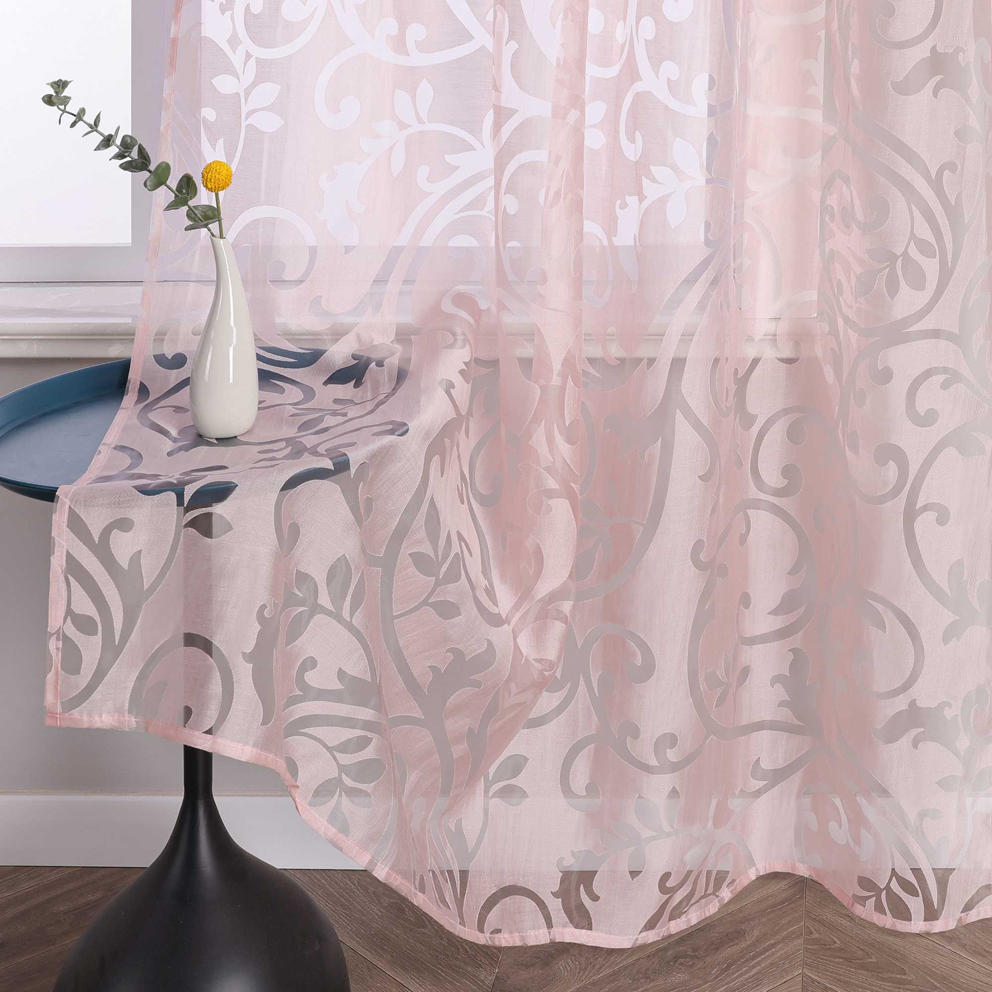 Transparente Vorhang mit Rankenmuster