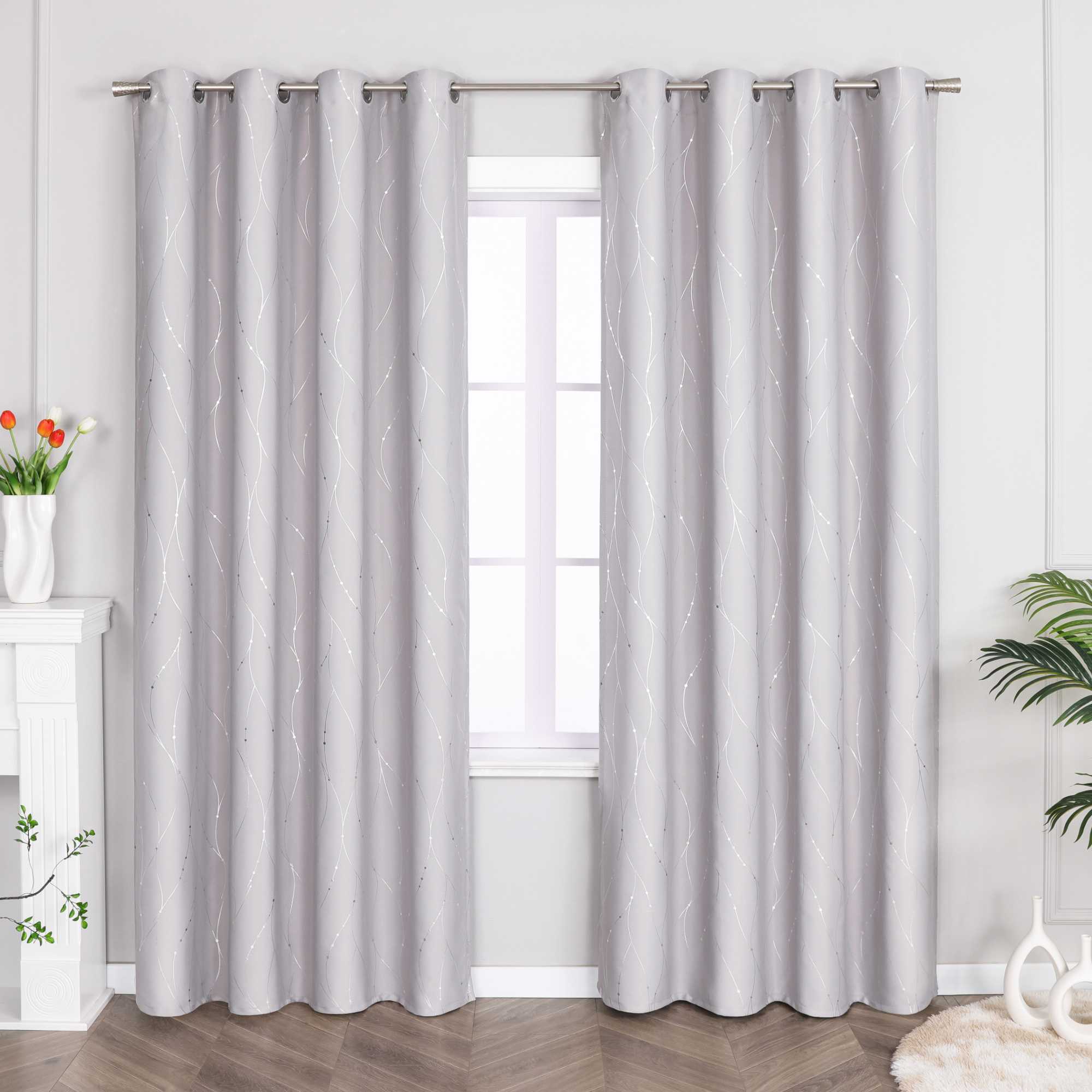 Verdunkelungsvorhang Ösenschal für Schlafzimmer mit silbernen Akzenten