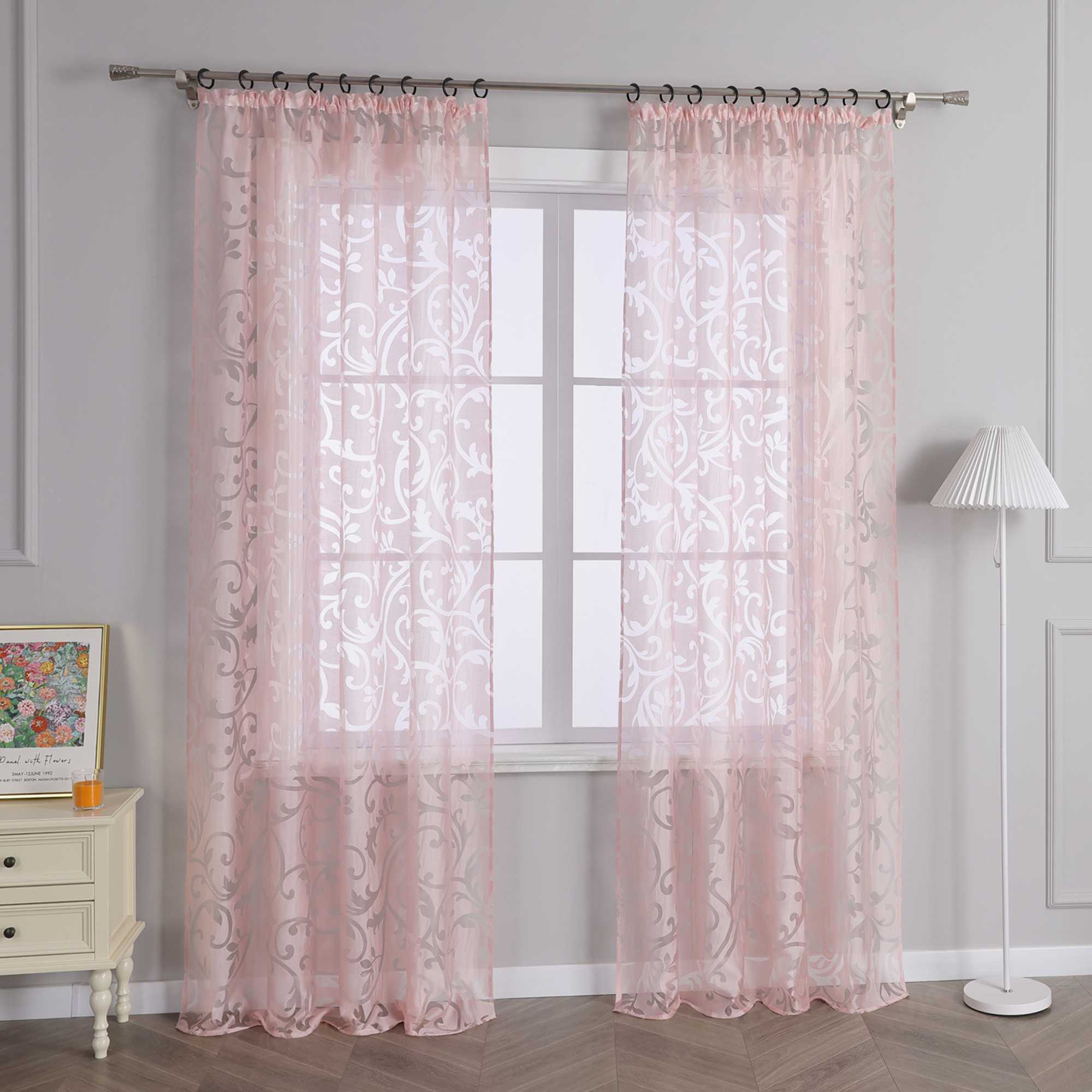 Transparente Vorhang mit Rankenmuster