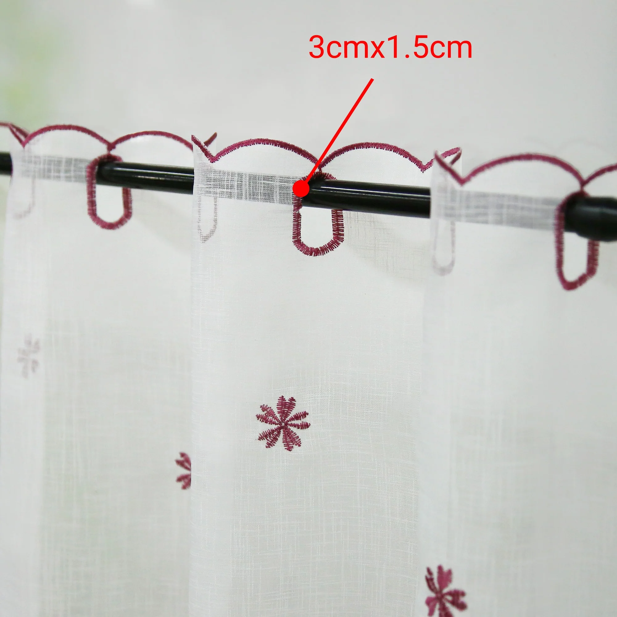 Scheibengardinen mit kleinen Blumenmuster Stickerei im Landhausstil