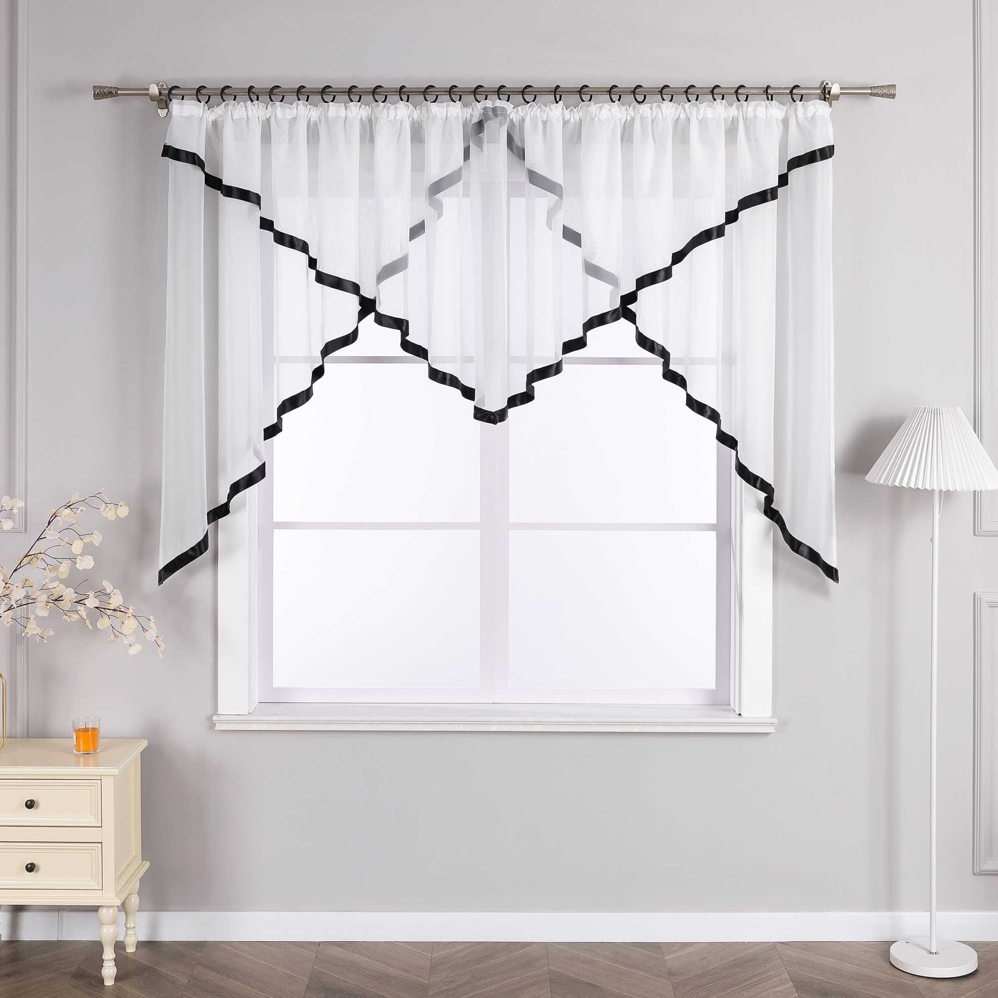 Scheibegardiene mit Wellenkante und Satinband