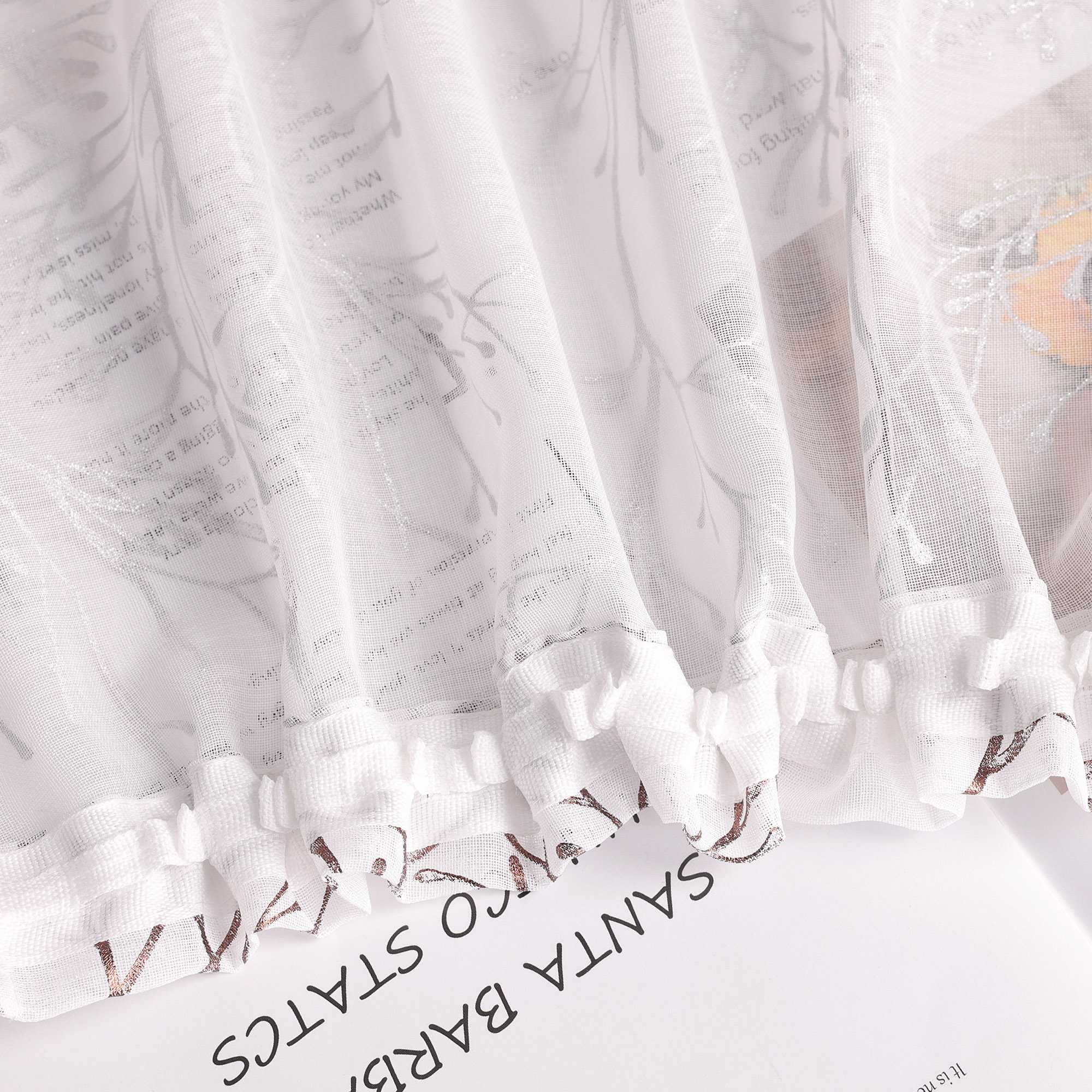 Luxuriöse Vorhänge mit vergoldetem Zweigmuster mit Kräuselband