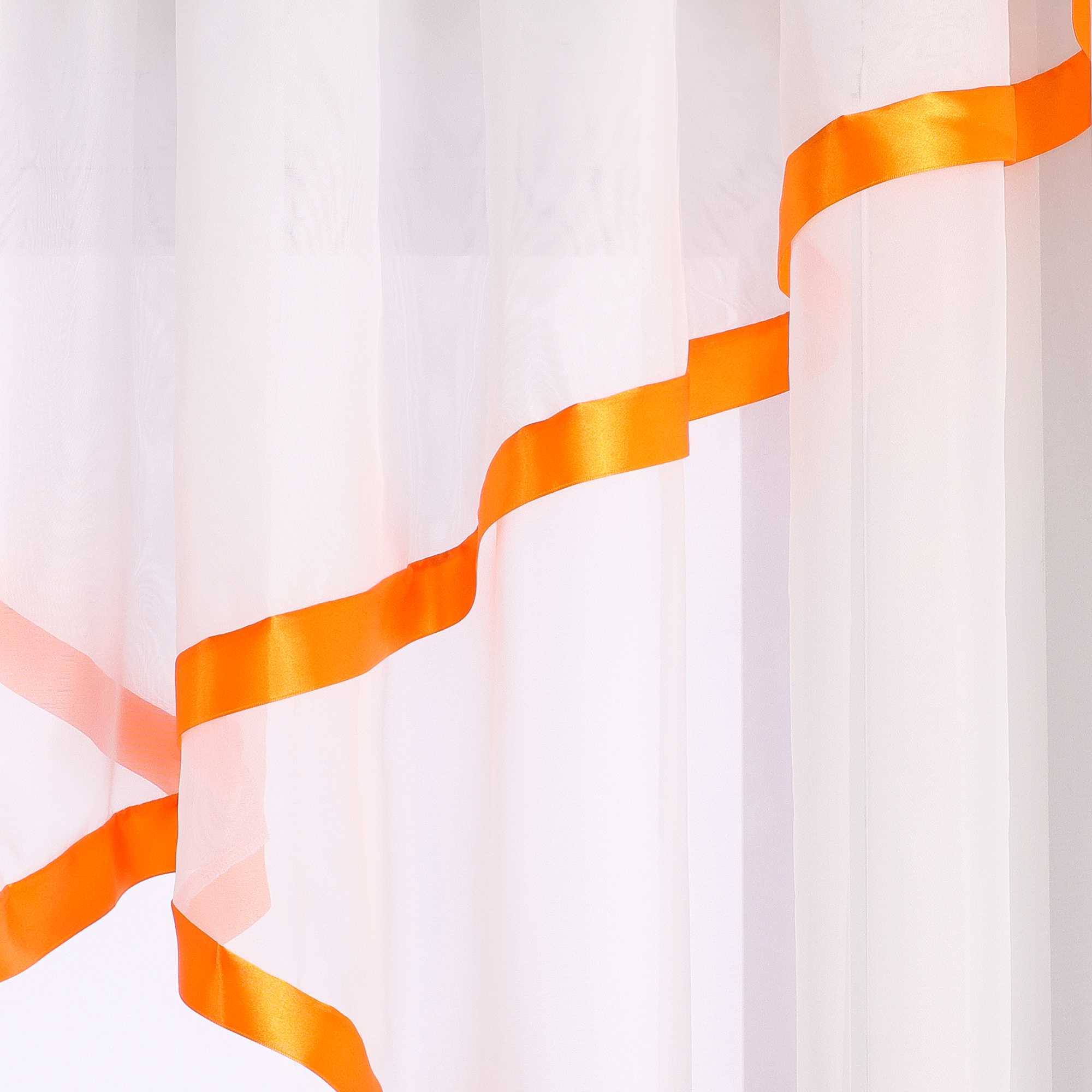 Scheibegardiene mit Wellenkante und Satinband