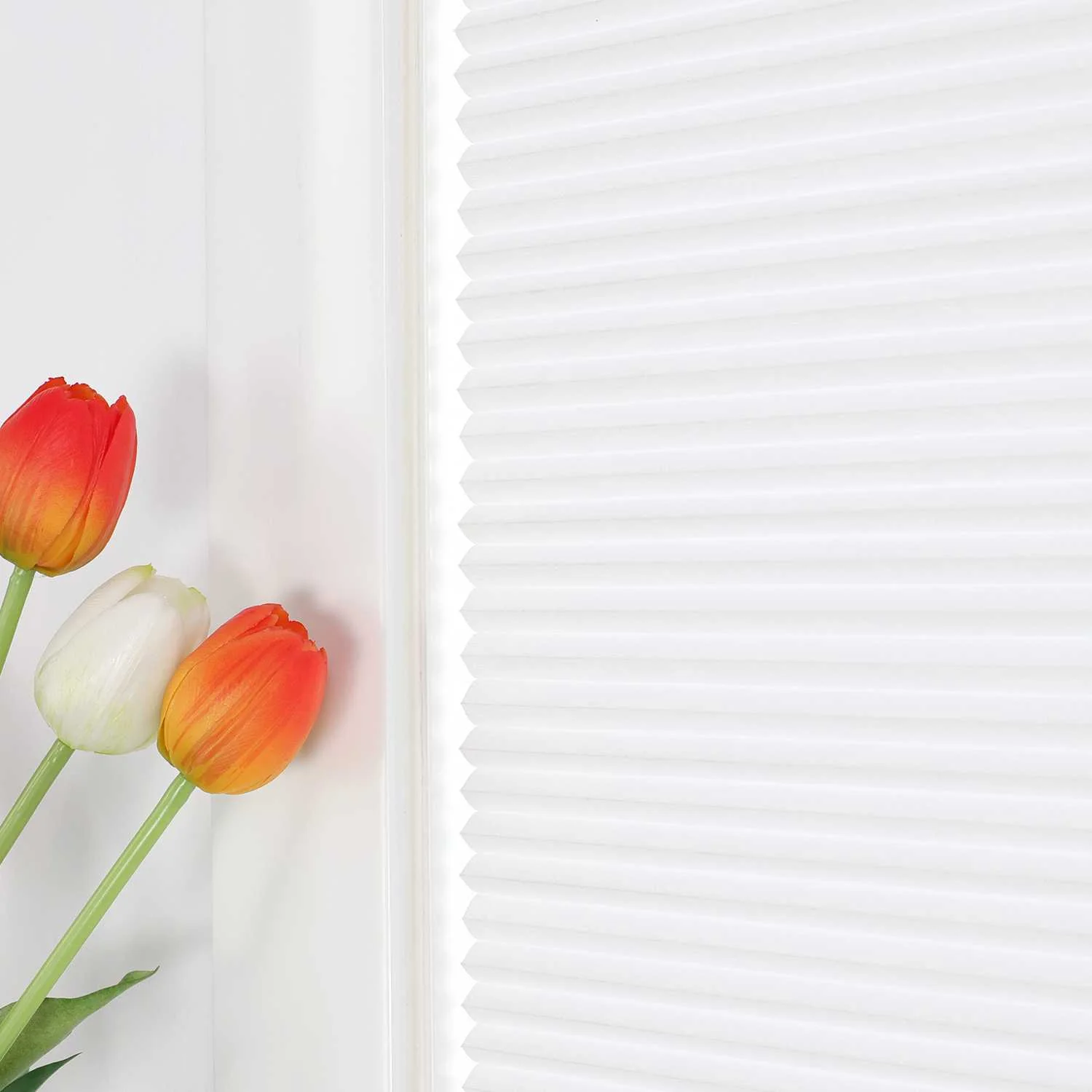 Wabenplissee weiß gegen Kälte mit modernem Design