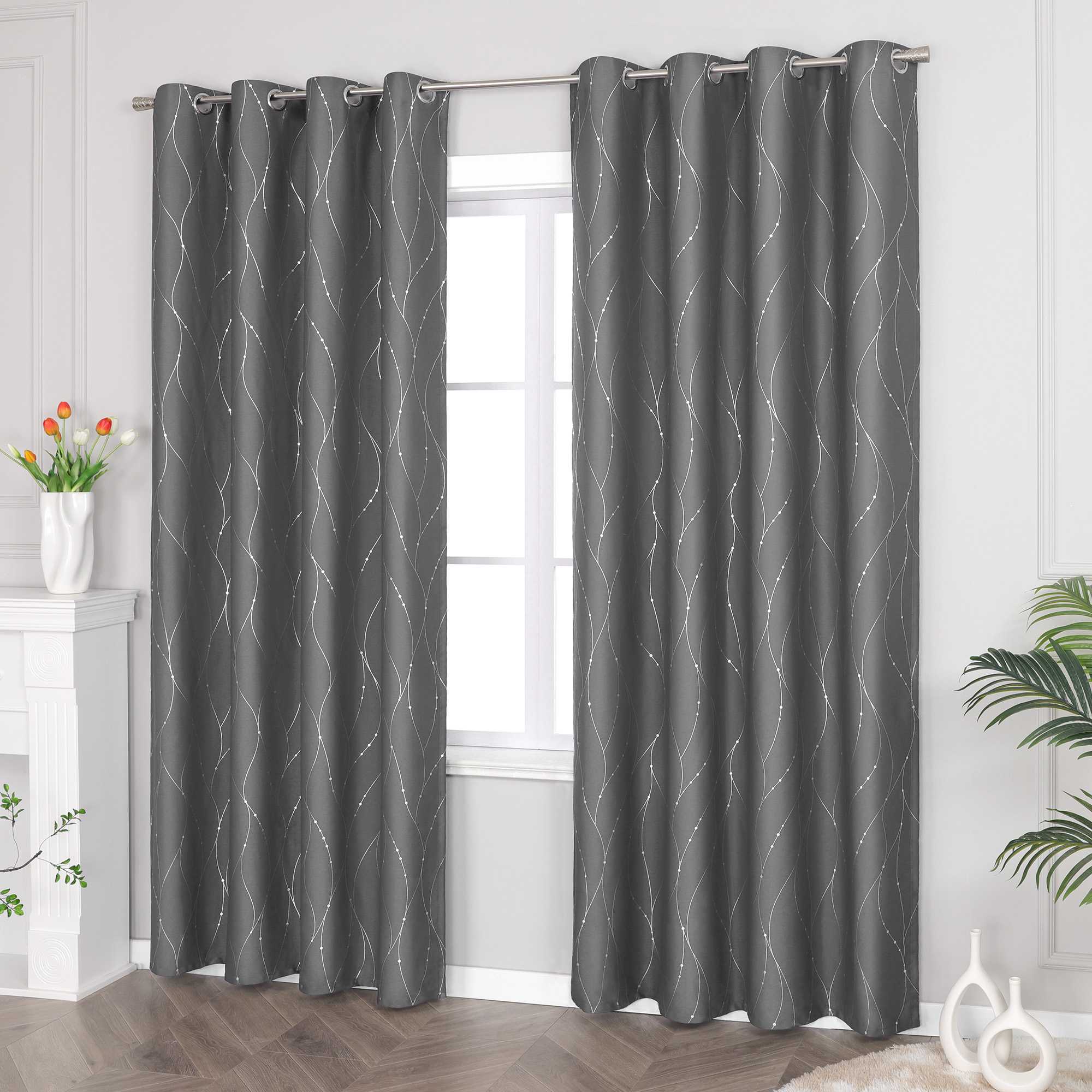 Verdunkelungsvorhang Ösenschal für Schlafzimmer mit silbernen Akzenten