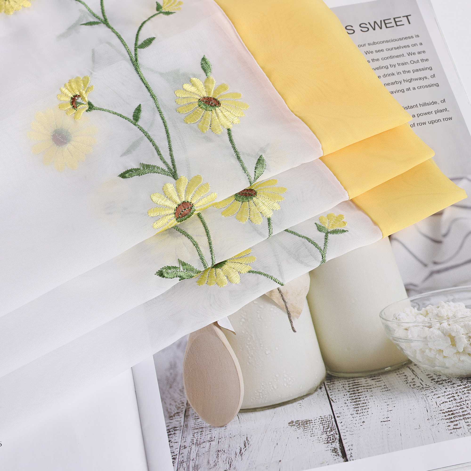 Scheibengardinen Bistrogardine Schlaufen Küche Gardinen Landhausstil Transparent Kurzstores mit kleiner Gänseblümchen-Stickerei