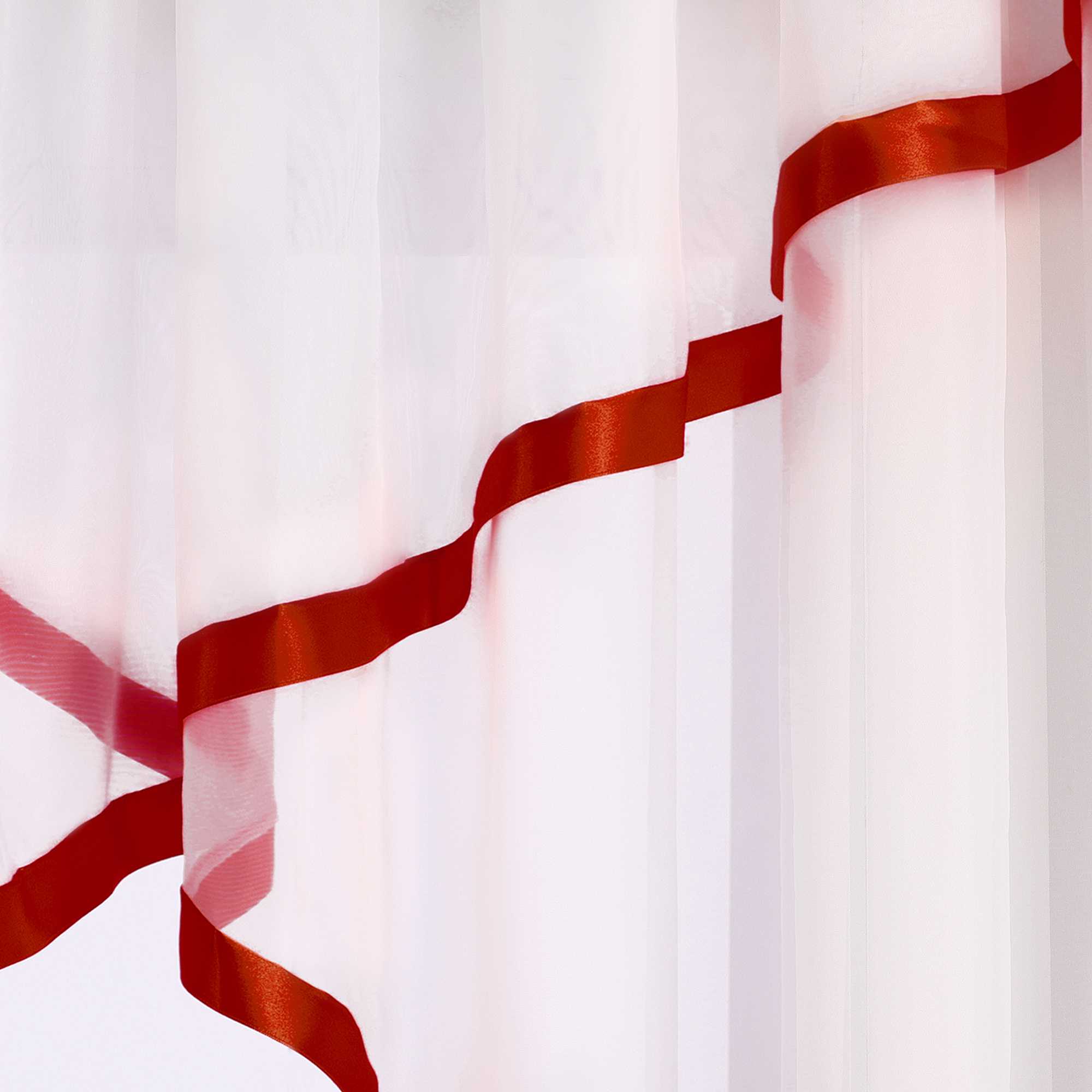 Scheibegardiene mit Wellenkante und Satinband