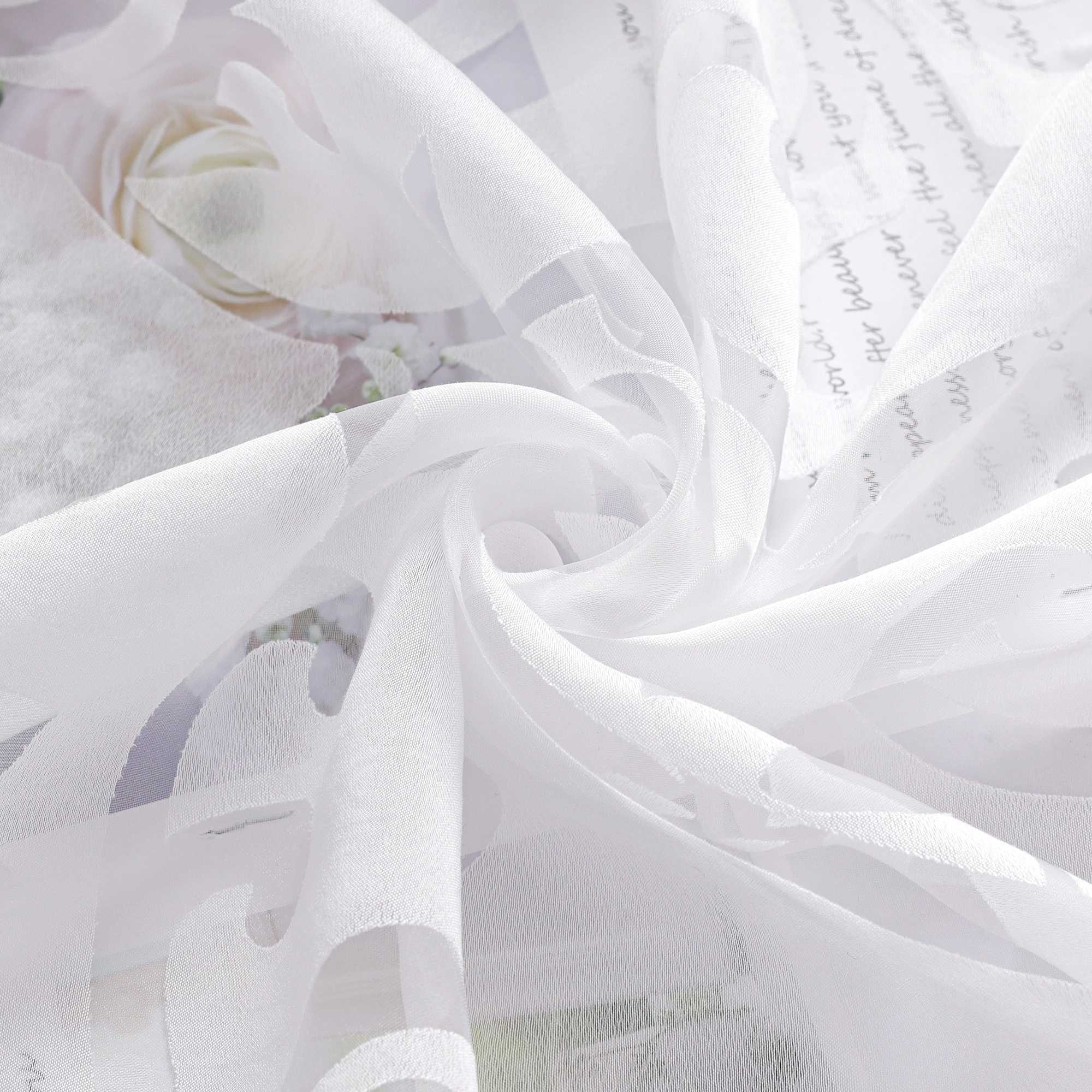 Transparente Vorhang mit Rankenmuster