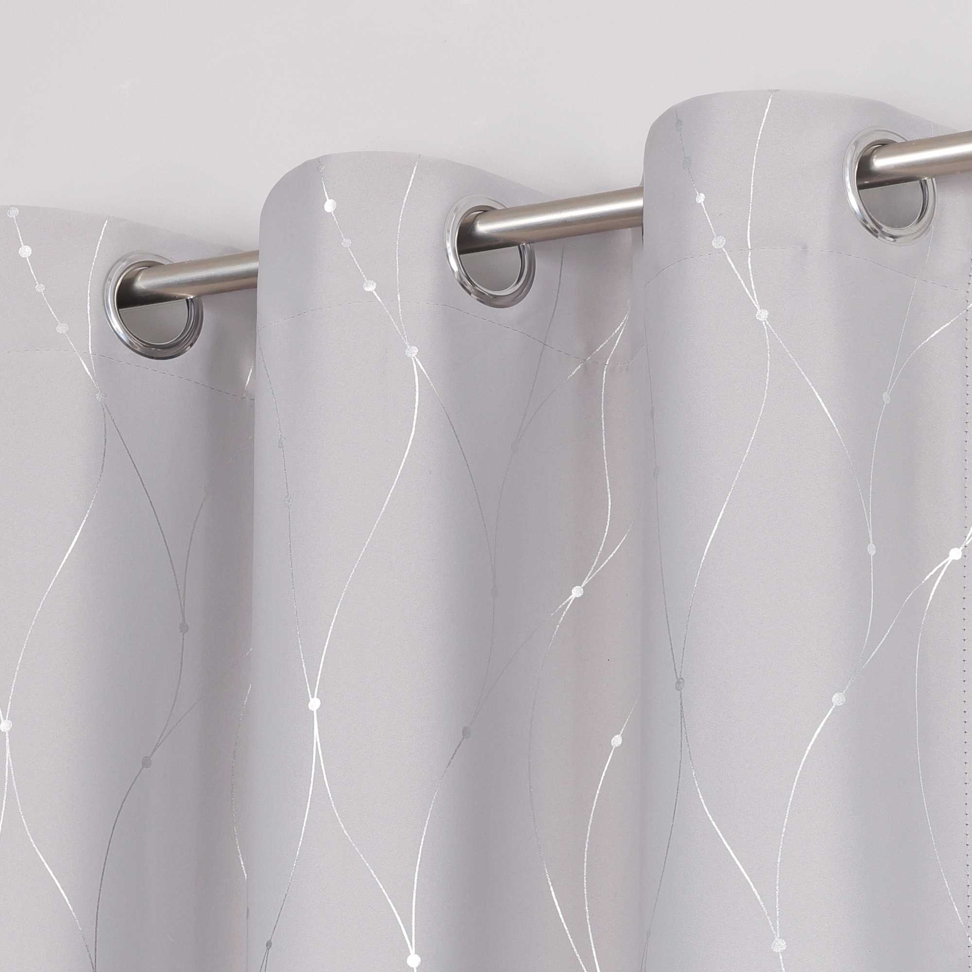 Verdunkelungsvorhang Ösenschal für Schlafzimmer mit silbernen Akzenten