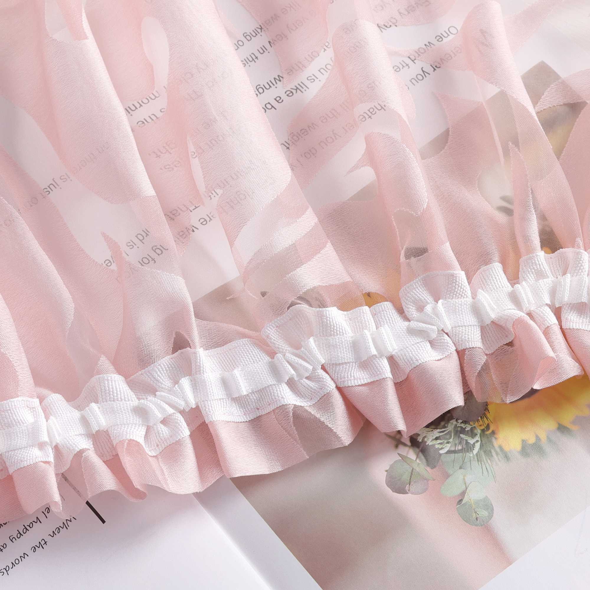 Transparente Vorhang mit Rankenmuster