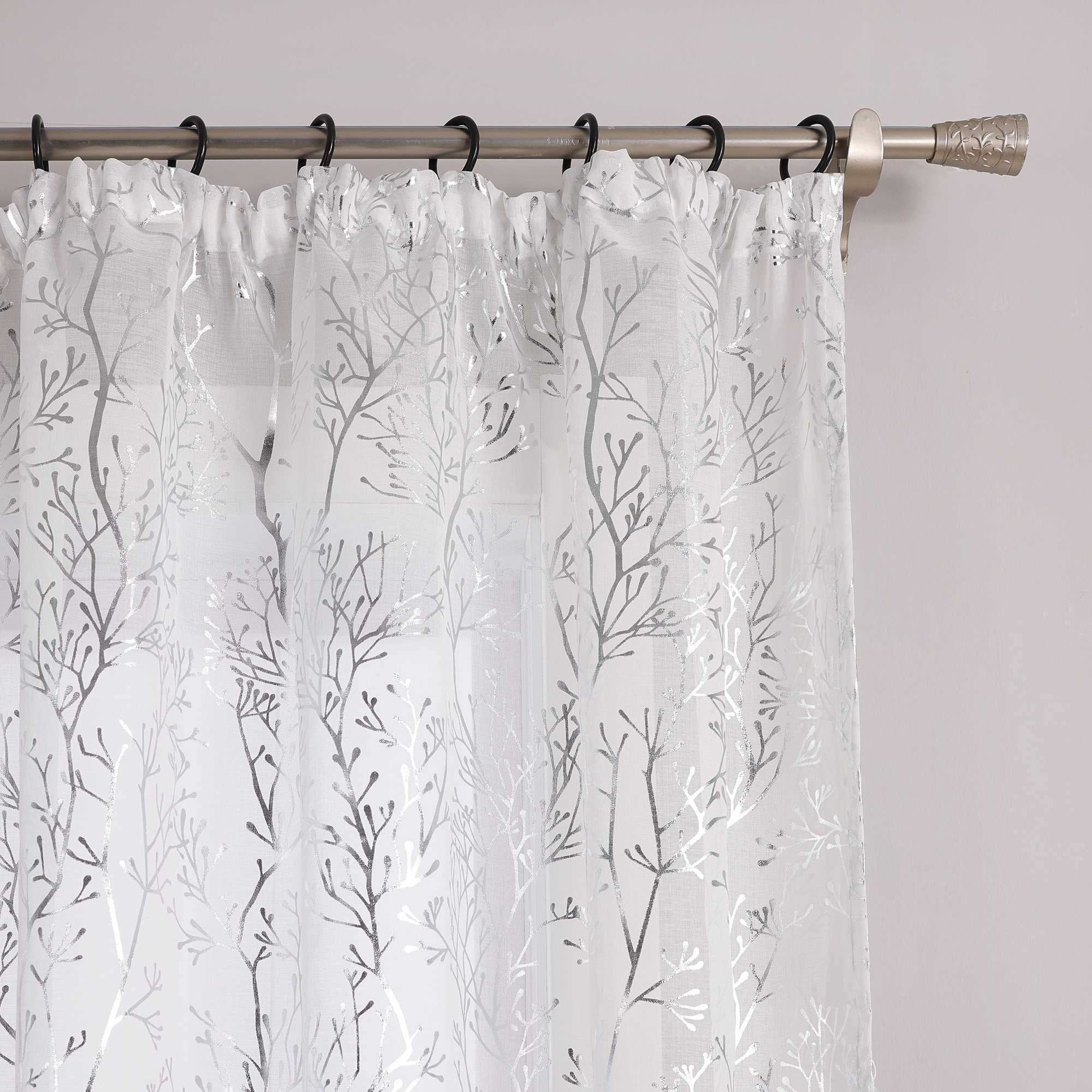Luxuriöse Vorhänge mit vergoldetem Zweigmuster mit Kräuselband
