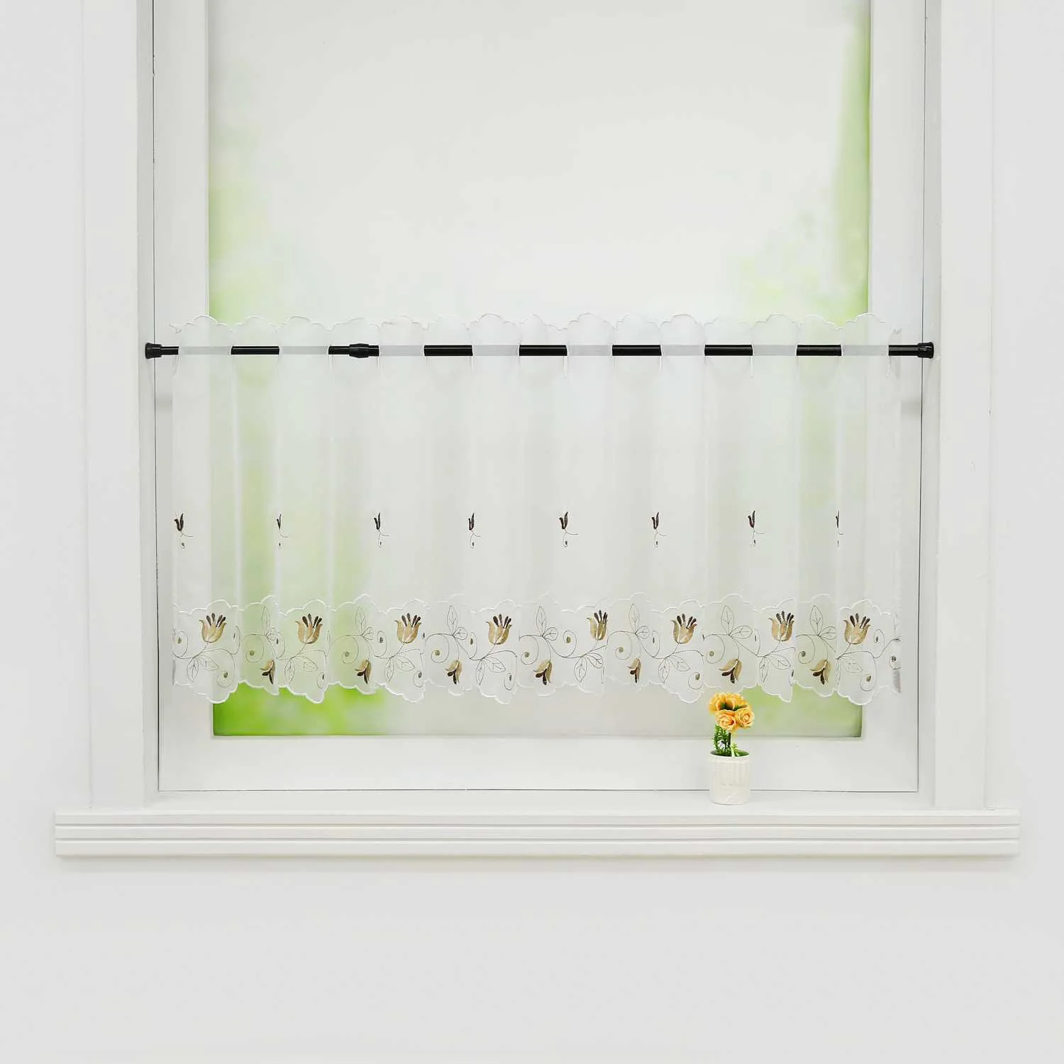 Handgefertigte Scheibengardinen mit Rosenmuster-Stickerei halbtransparent