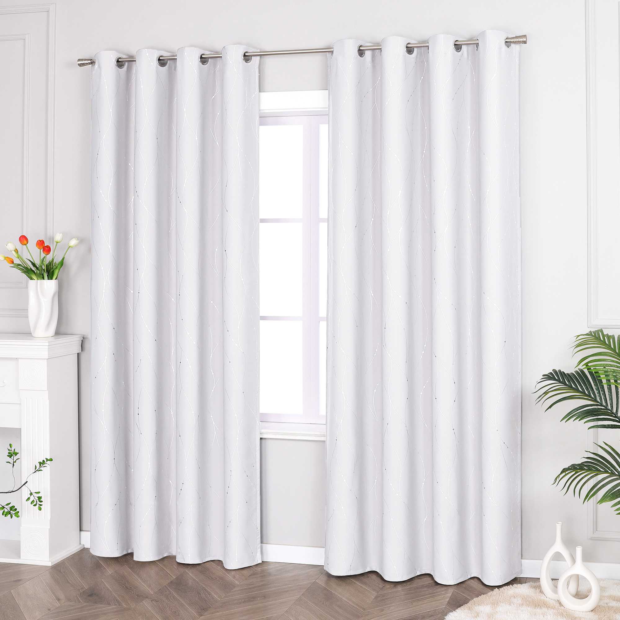 Verdunkelungsvorhang Ösenschal für Schlafzimmer mit silbernen Akzenten