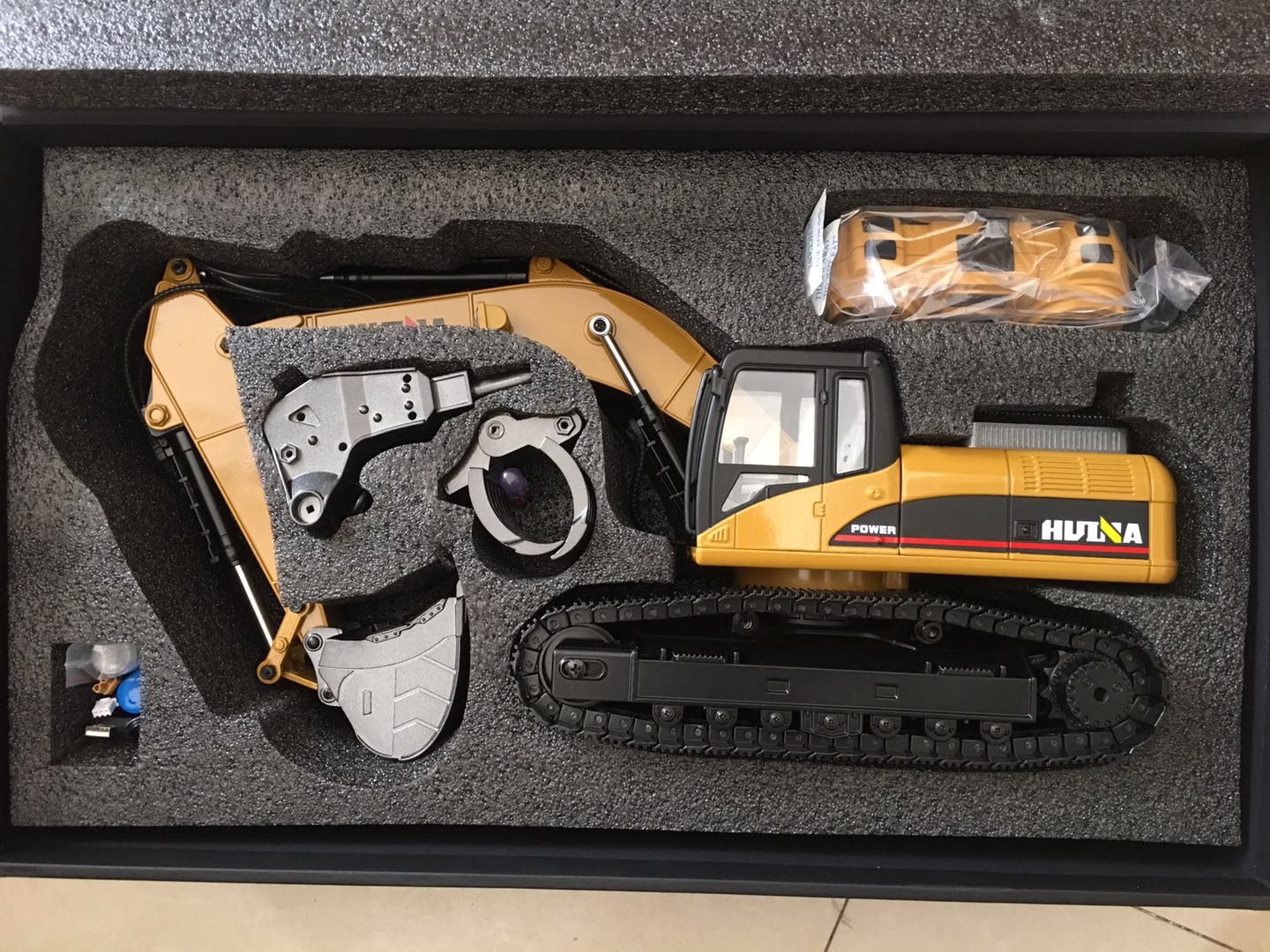 Huina 1580 1:14 All Metal Remote Control Excavator V4 (2025 Model)