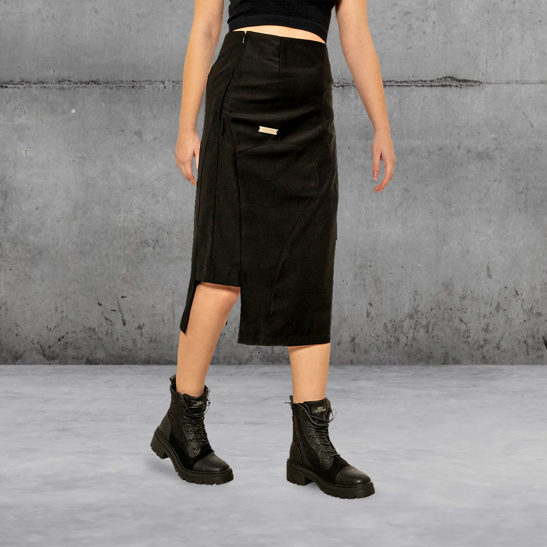 Streamline Intervein Skirt by C2H4