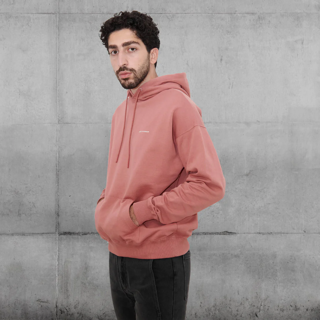 LE HOODIE SLOGAN SCARLET by Drole De Monsieur
