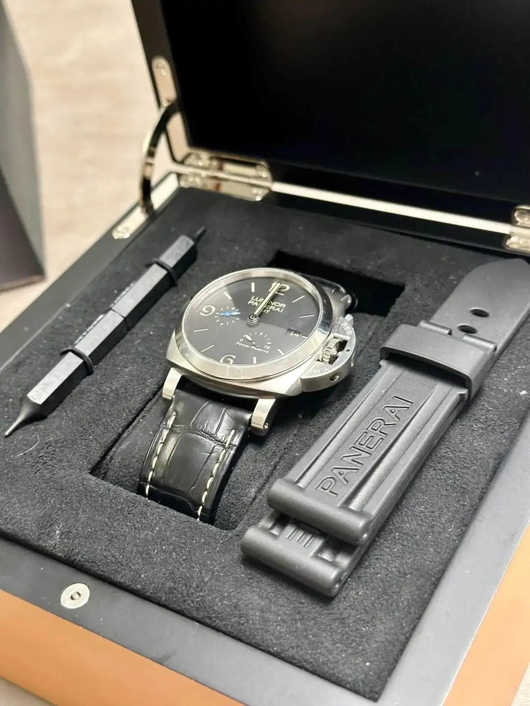 Panerai Luminor Men Automatic Black Alligator Watch PAM01321