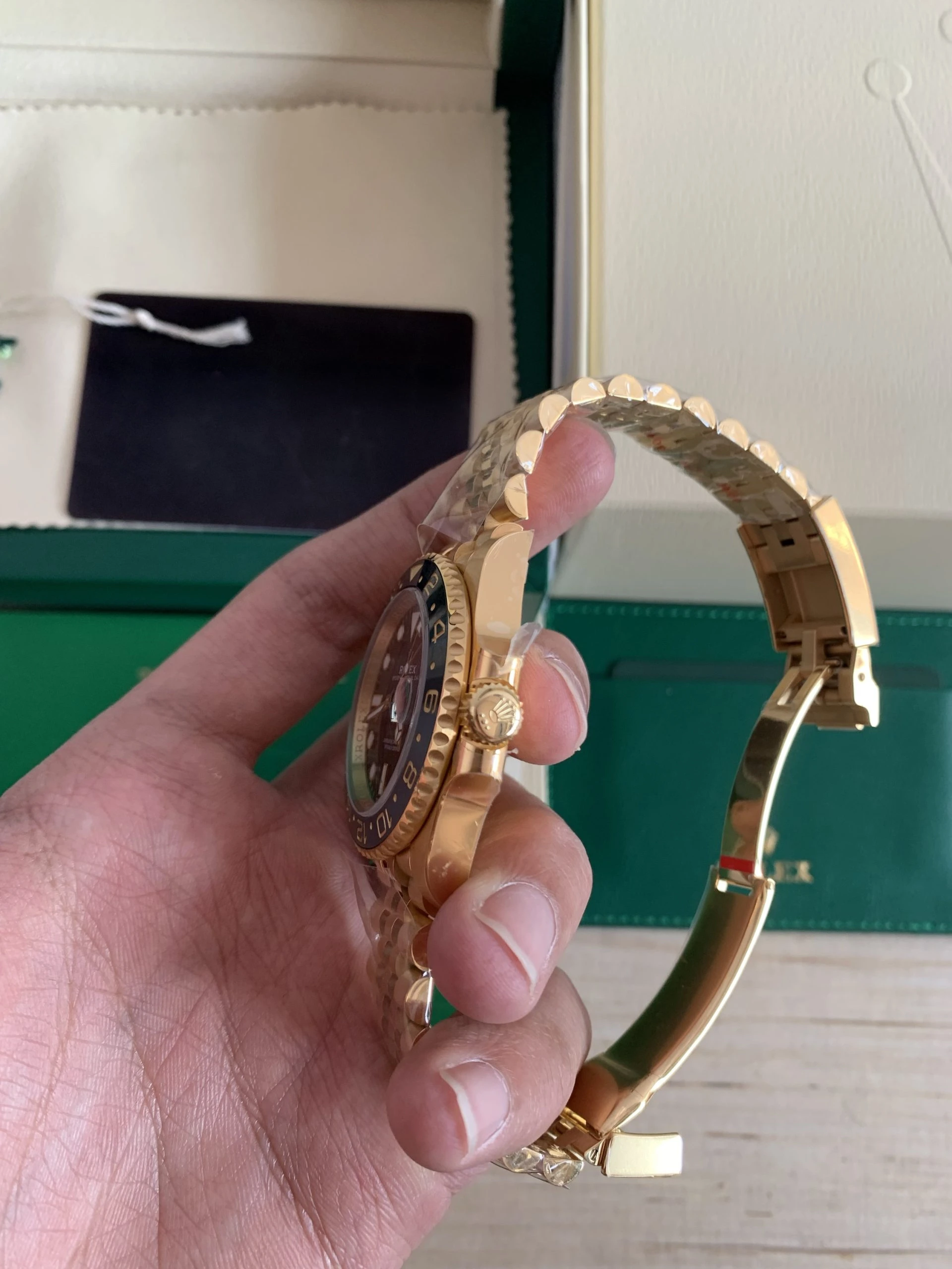 Superclone Rolex GMT-Master II 40 mm Black Dial 126718GRNR