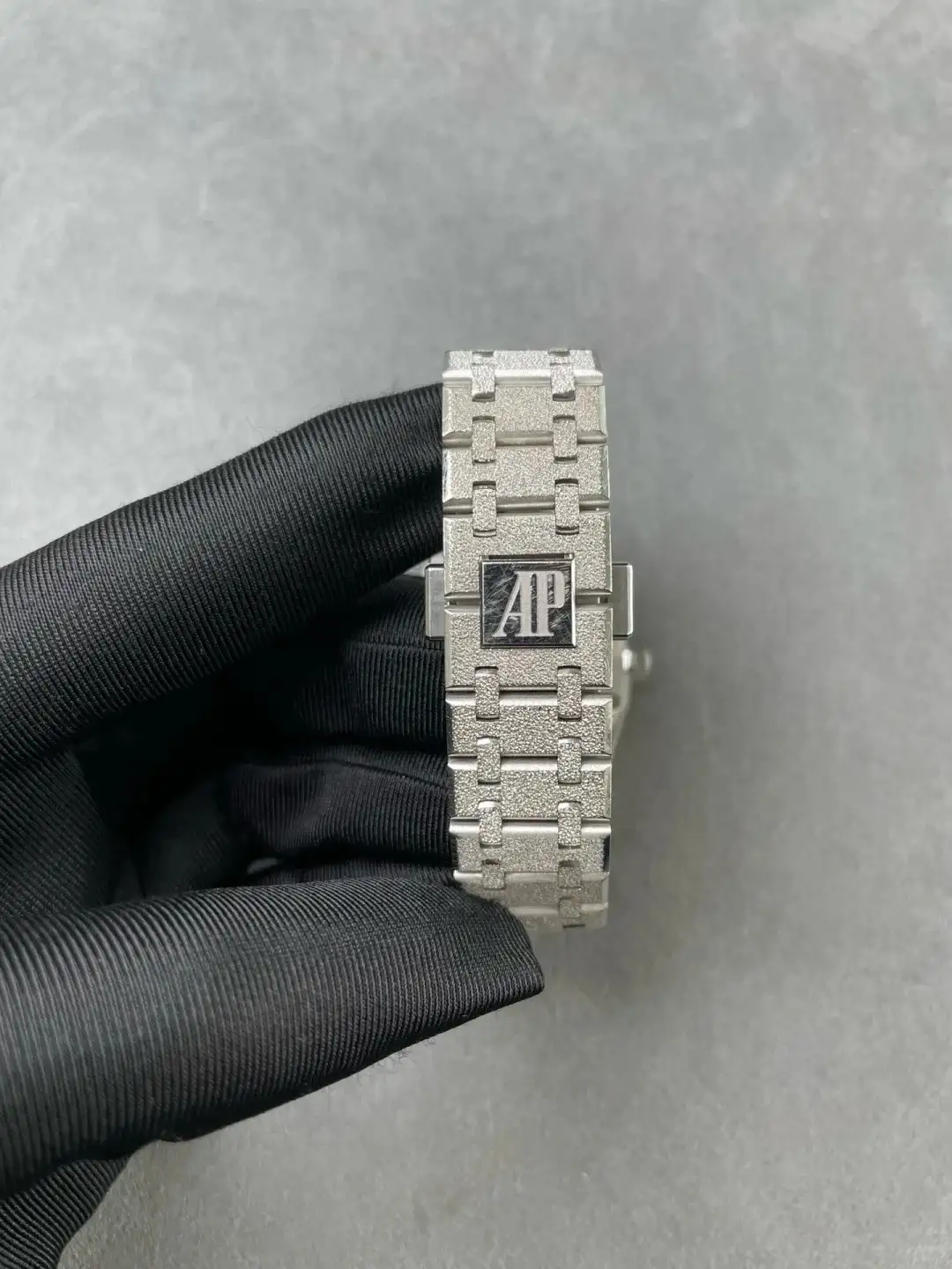 Audemars Piguet Royal Oak Frosted Gold Quartz Black 67653BC.GG.1263BC.02