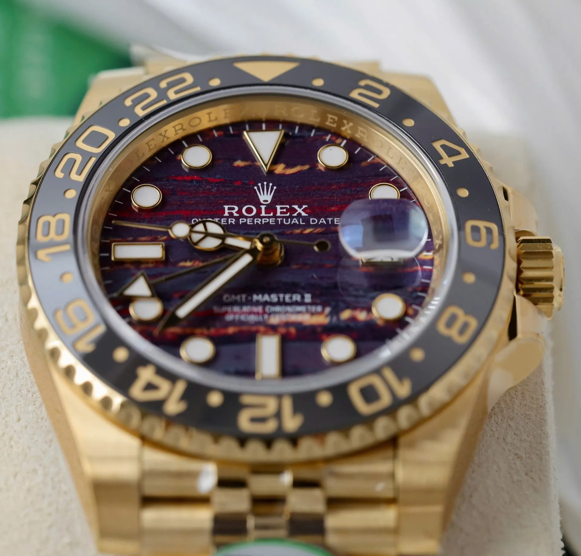 Superclone Rolex GMT-Master II 40 mm 126718GRNR Tiger Iron Dial