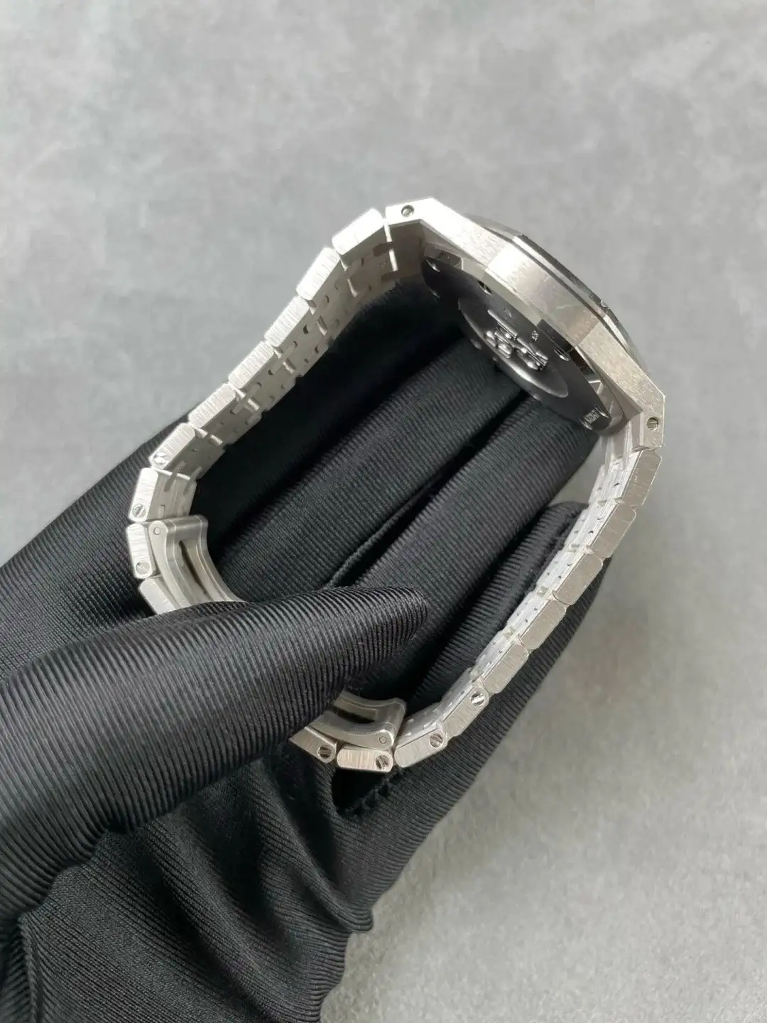 Audemars Piguet Royal Oak Frosted Gold Quartz Black 67653BC.GG.1263BC.02