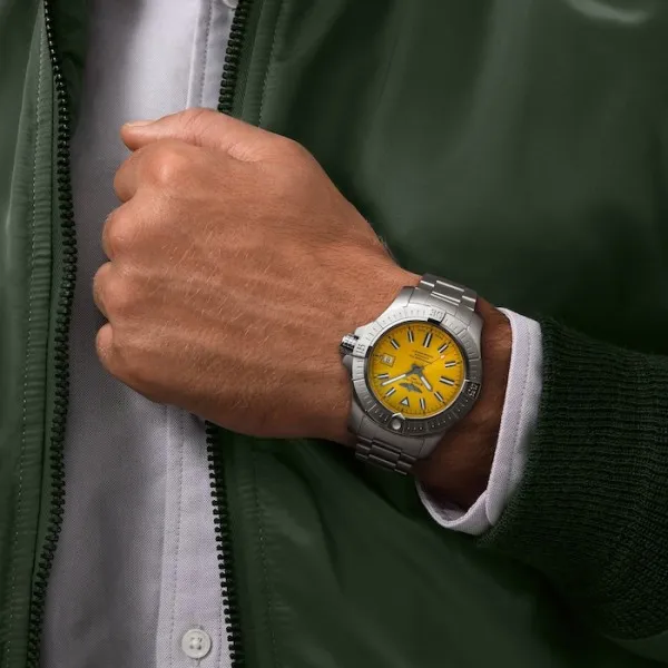 Breitling Avenger Men Automatic Yellow Stainless Steel Watch A17319101I1A1
