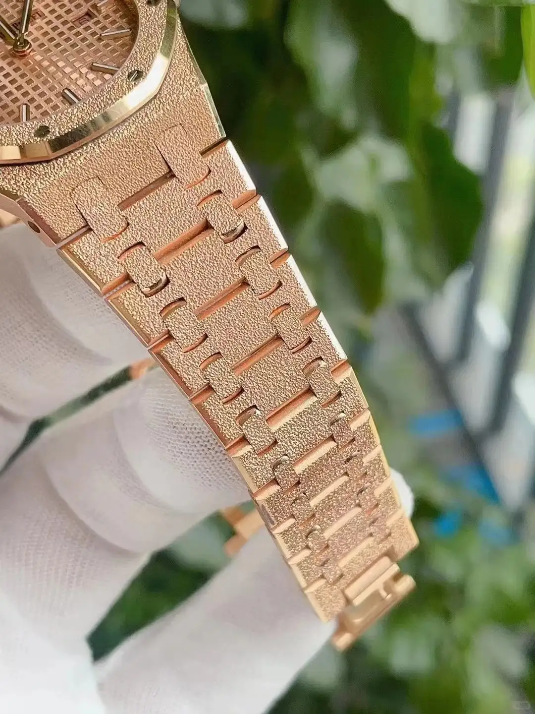 Audemars Piguet Royal Oak Frosted Gold Quartz Gold 67653OR.GG.1263OR.02