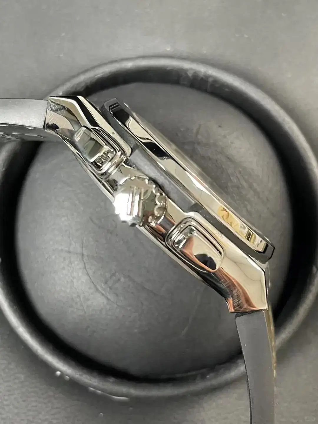 Hublot Classic Fusion Men Automatic Green Alligator Watch 541.NX.8970.LR