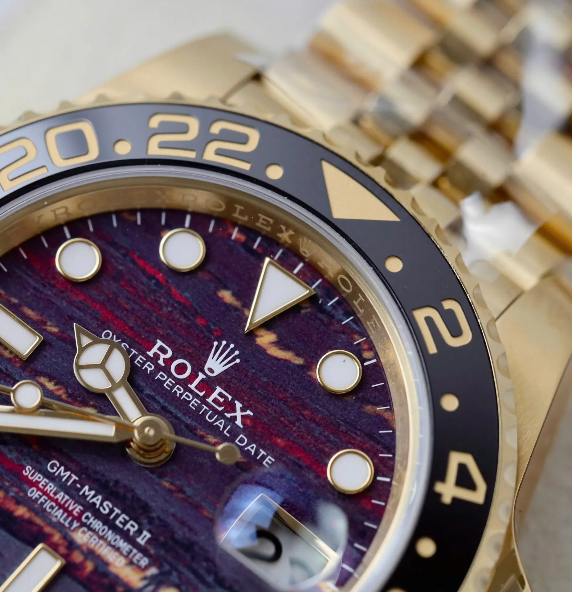 Superclone Rolex GMT-Master II 40 mm 126718GRNR Tiger Iron Dial