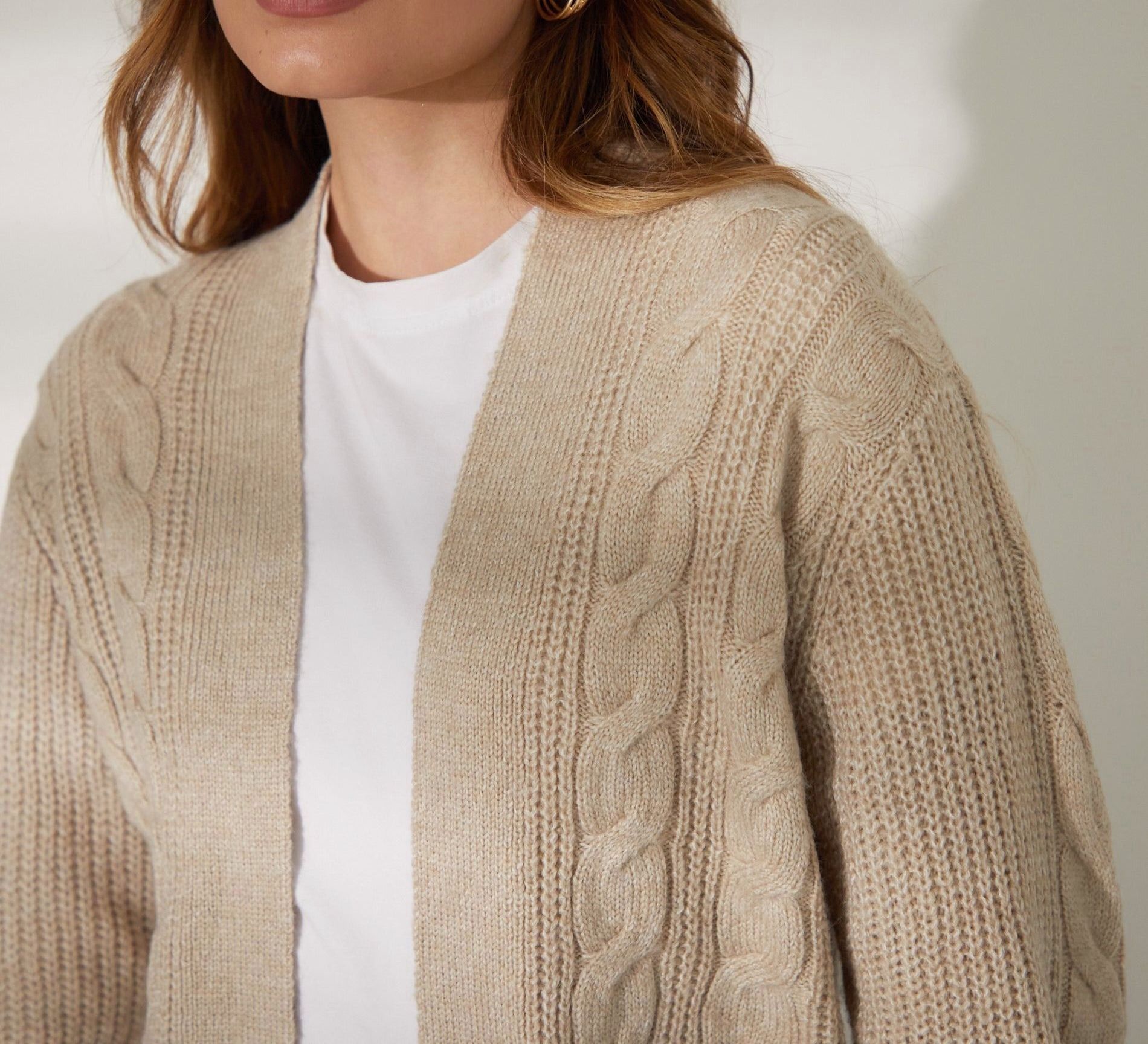 Cozy Women’s Beige Cable-Pattern Knit Cardigan