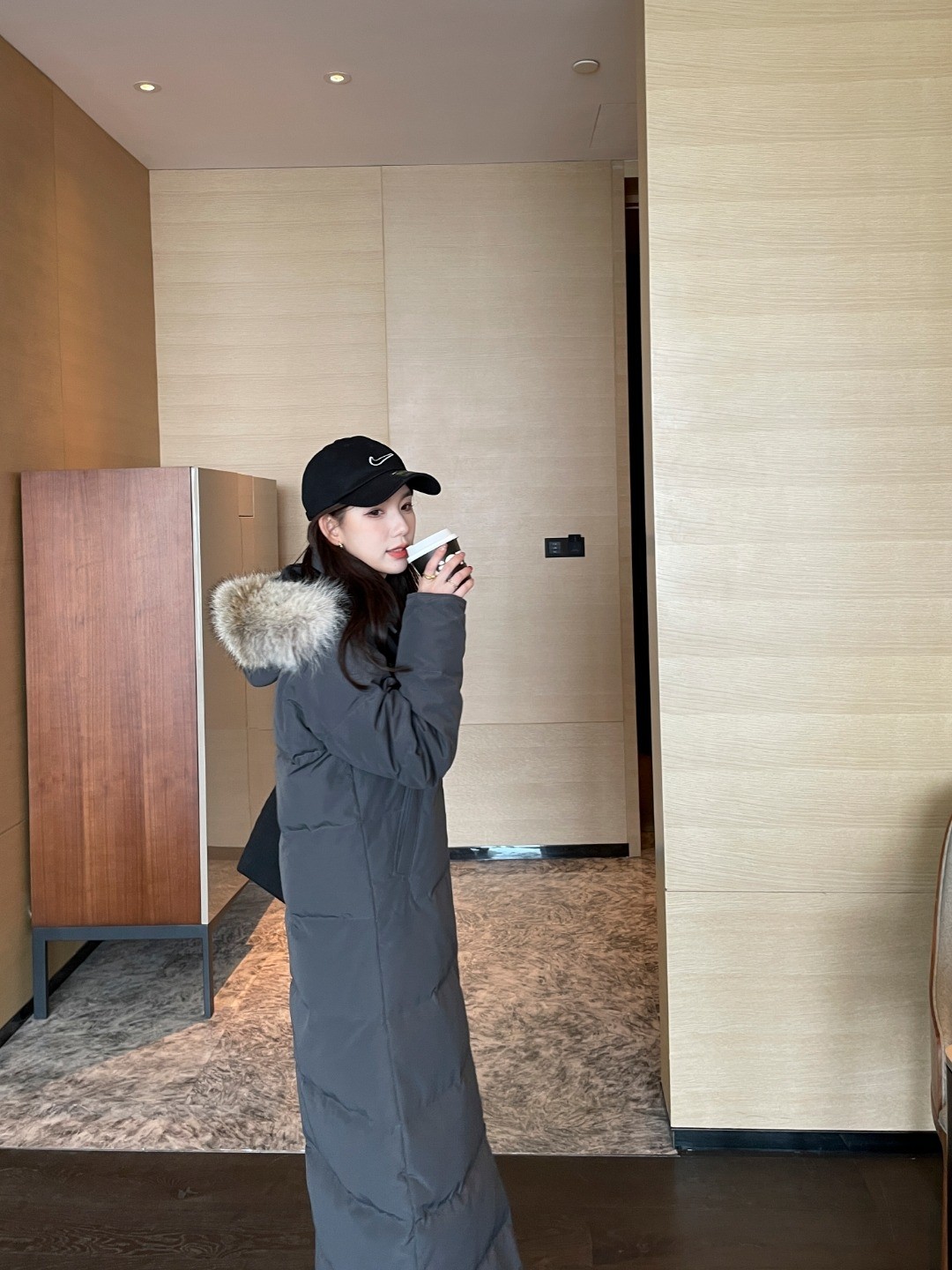 Mystique Parka Performance Satin Carbon Grey