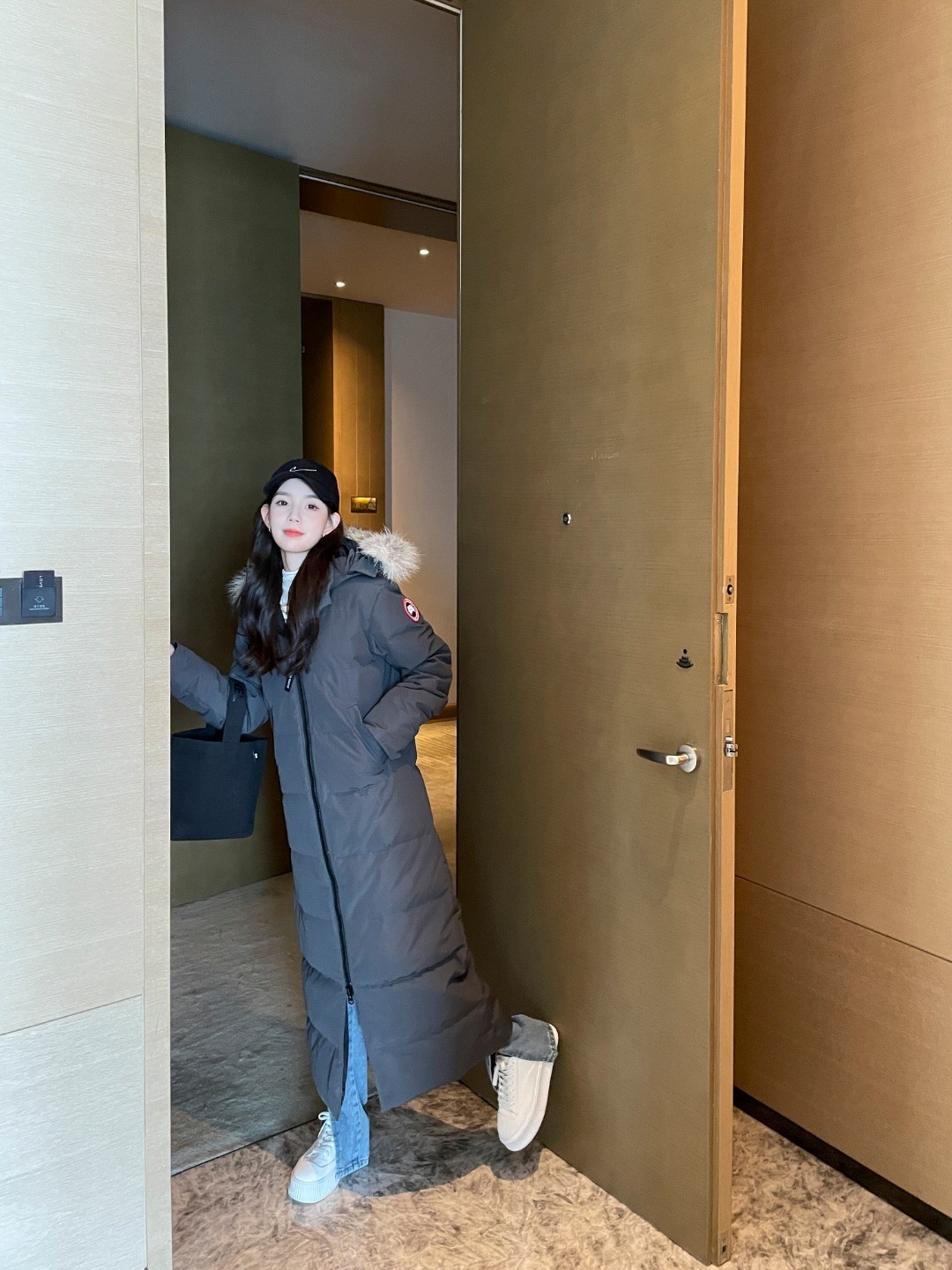 Mystique Parka Performance Satin Carbon Grey