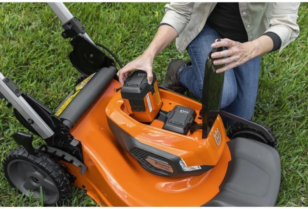 Husqvarna Lawn Xpert LE322R 40-Volt 21-in Self-propelled Cordless Lawn Mower (Battery & Charger Not Included)