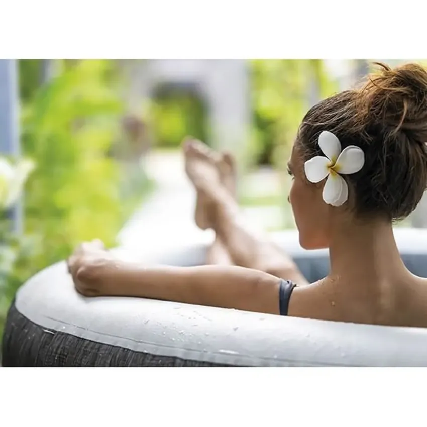 Pure spa gonflable baltik 6 places et Nettoyeur