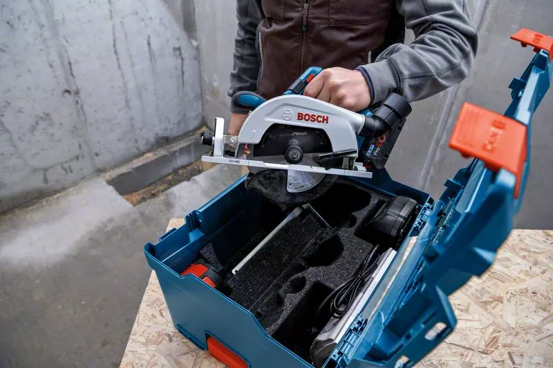 BOSCH COMBI-KIT 5 18V TOOLS: GSR 18V-55 + GWS 18V-10 + GKS 18V-57-2 + GSA 18V-LI + GST ​​18V-125 B + 3 4.0 AH BATTERIES + GAL 1880CV + BAG L (C) PROFESSIONAL