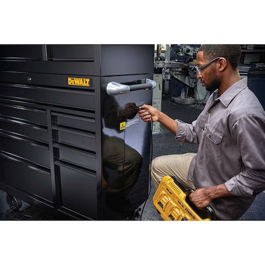 DEWALT DWST25292 700S 52" WIDE 9-DRAWER CABINET, BLACK