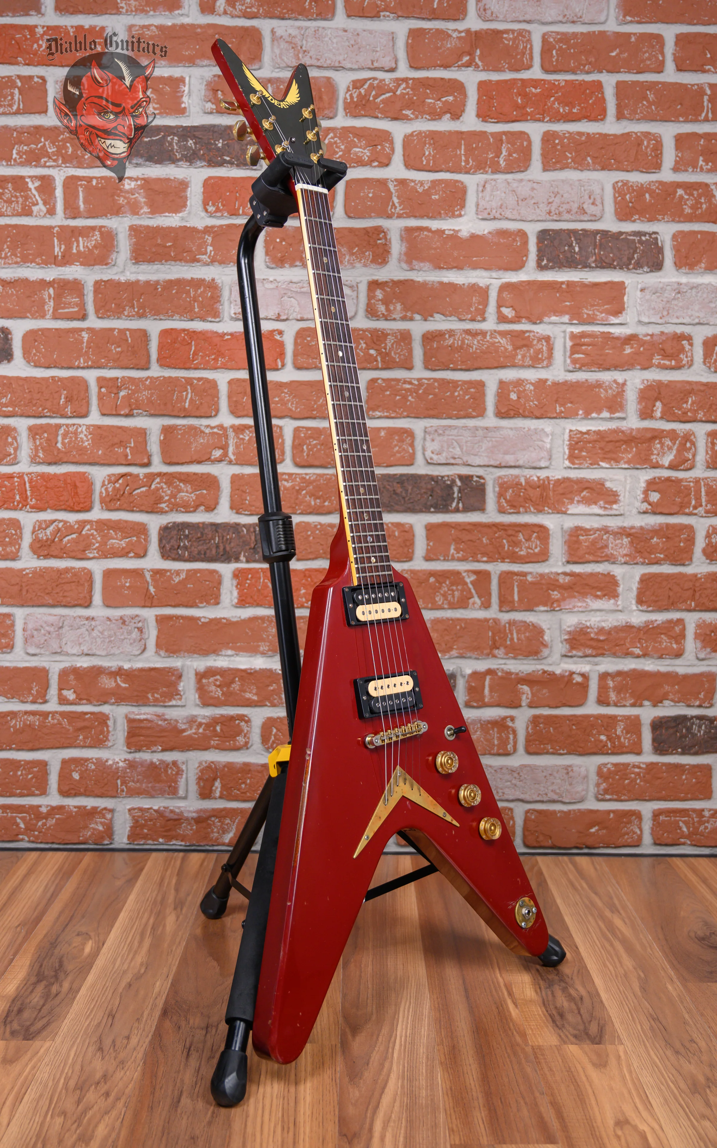 Dean V Cherry 1981 w/Hard Shell Case