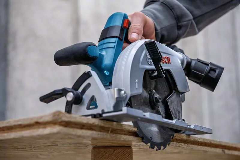 BOSCH COMBI-KIT 5 18V TOOLS: GSR 18V-55 + GWS 18V-10 + GKS 18V-57-2 + GSA 18V-LI + GST ​​18V-125 B + 3 4.0 AH BATTERIES + GAL 1880CV + BAG L (C) PROFESSIONAL