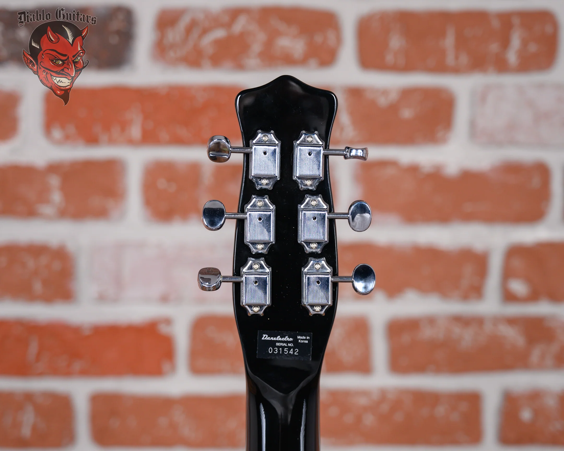 Danelectro Dano '63 Reissue Red Sparkle Burst 2014 w/Hardshell Case