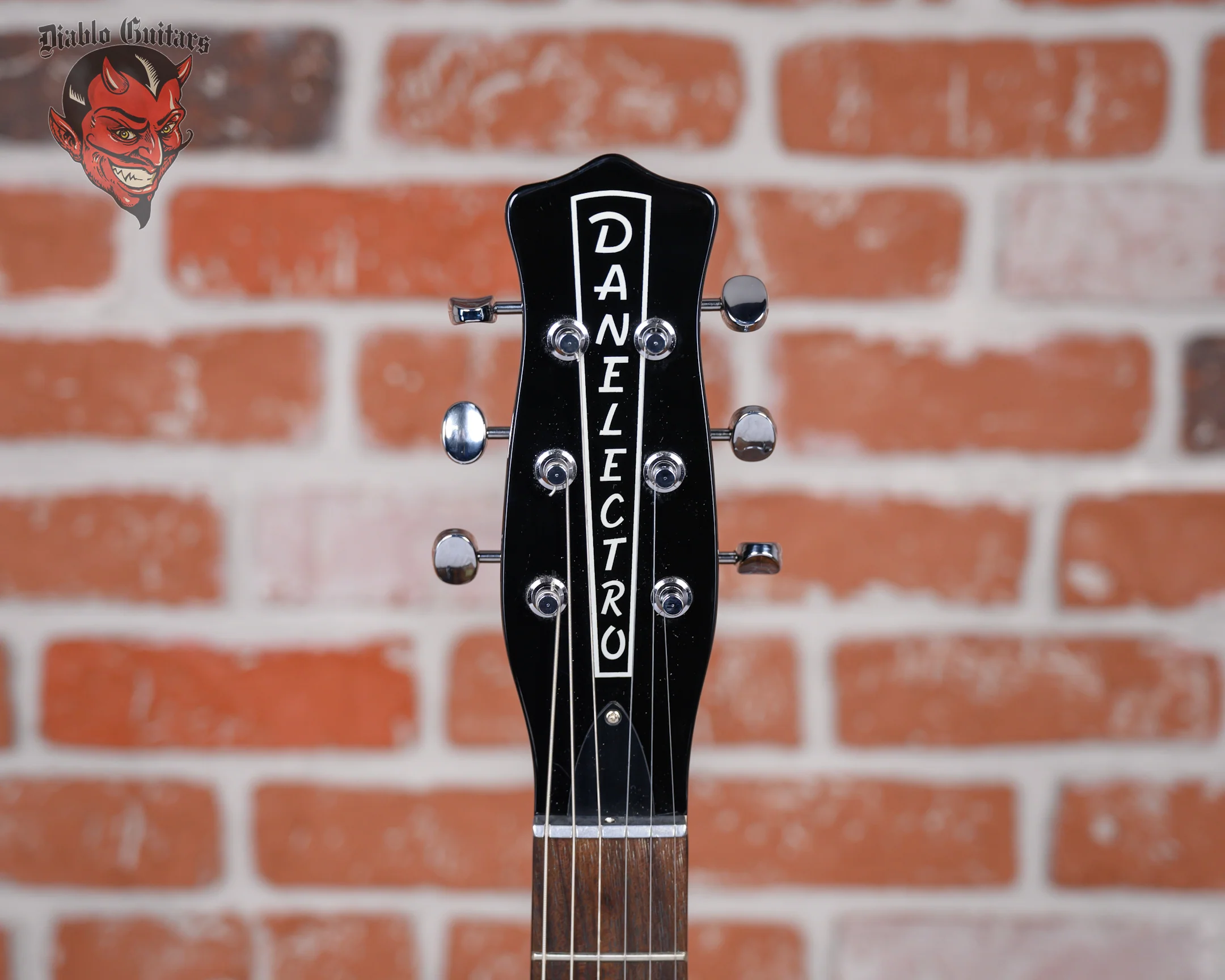 Danelectro Dano '63 Reissue Red Sparkle Burst 2014 w/Hardshell Case