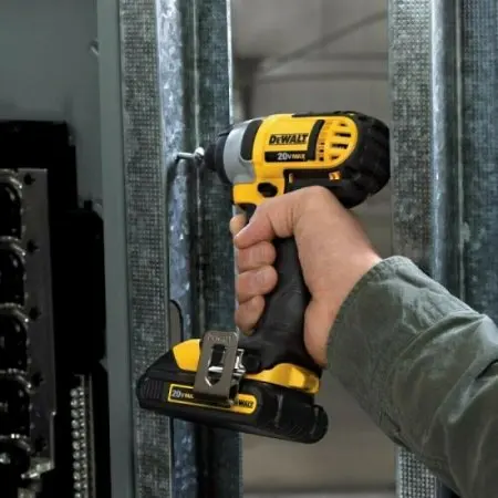 KIT COMBO MIGLIORE DEWALT AGLI IONI DI LITIO DA 20 VOLT MAX (24 UTENSILI)
