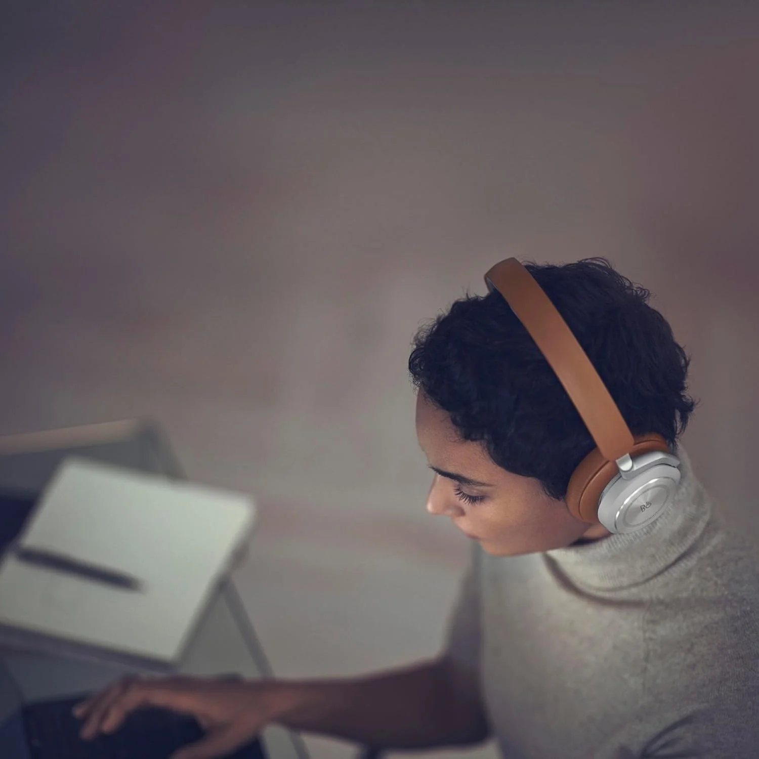 Bang & Olufsen Beoplay HX �C Comfortable Wireless ANC Over-Ear Headphones - Timber